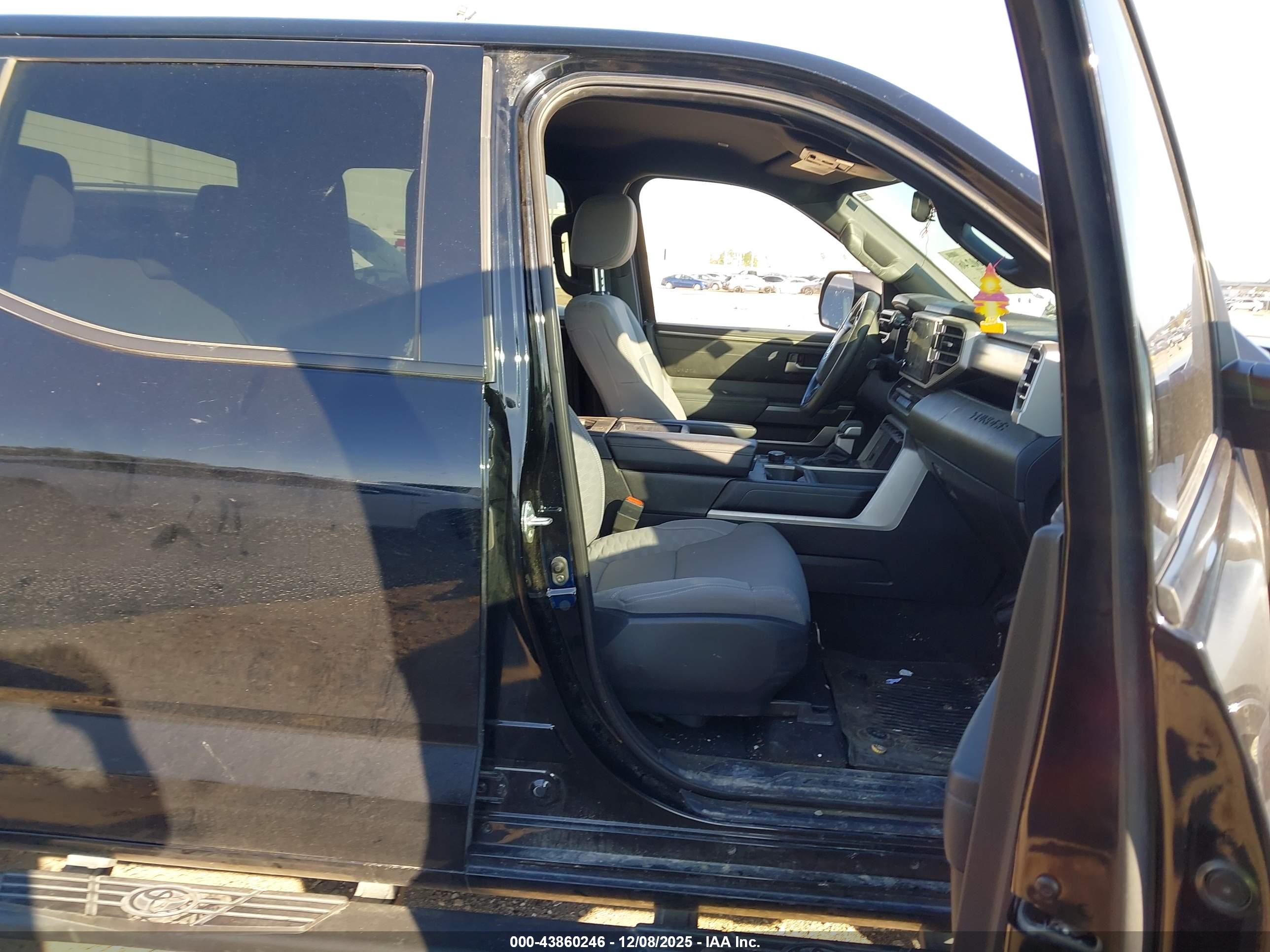 TOYOTA TUNDRA image 5