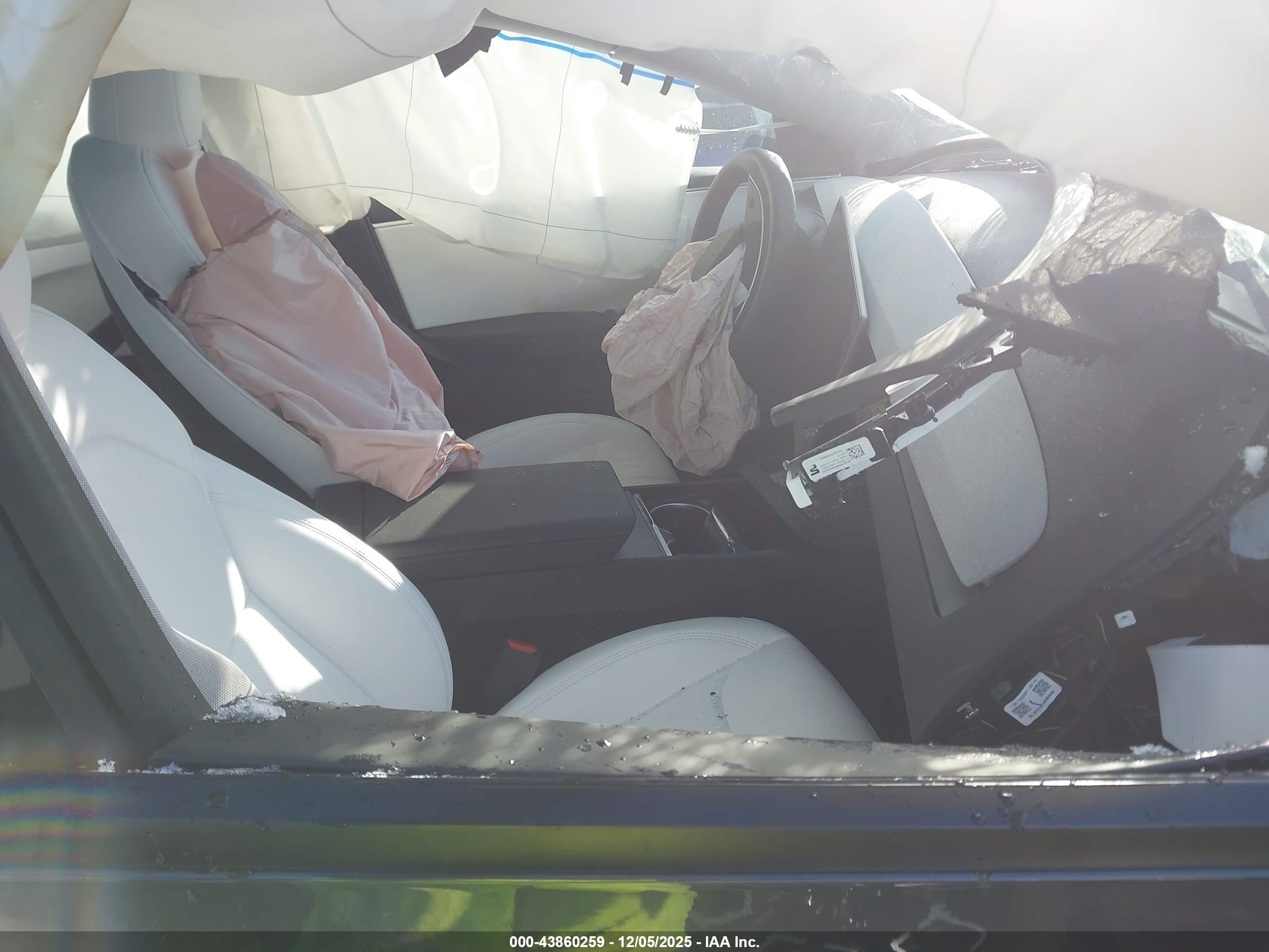 TESLA MODEL image 5