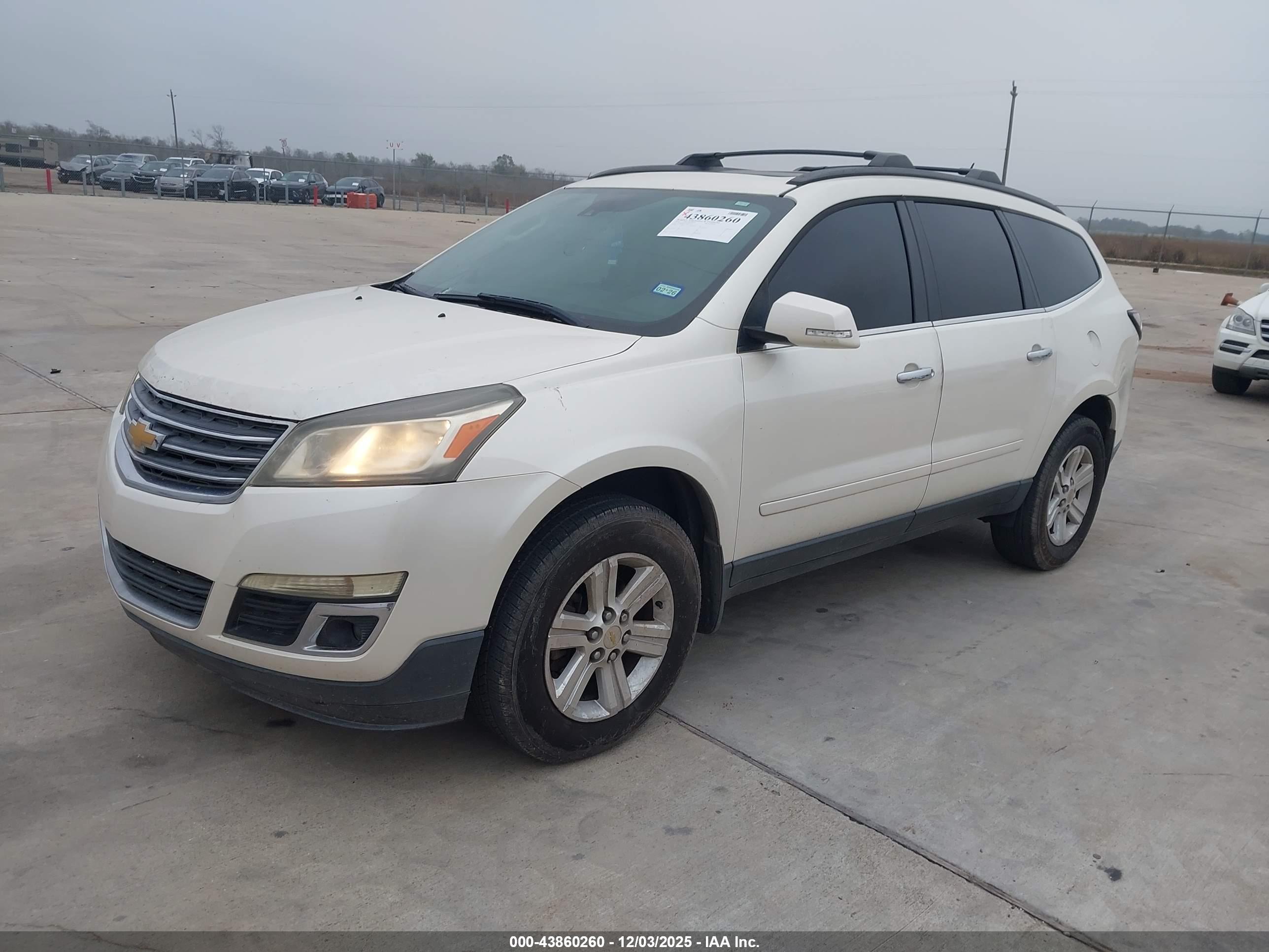 CHEVROLET TRAVERSE image 2