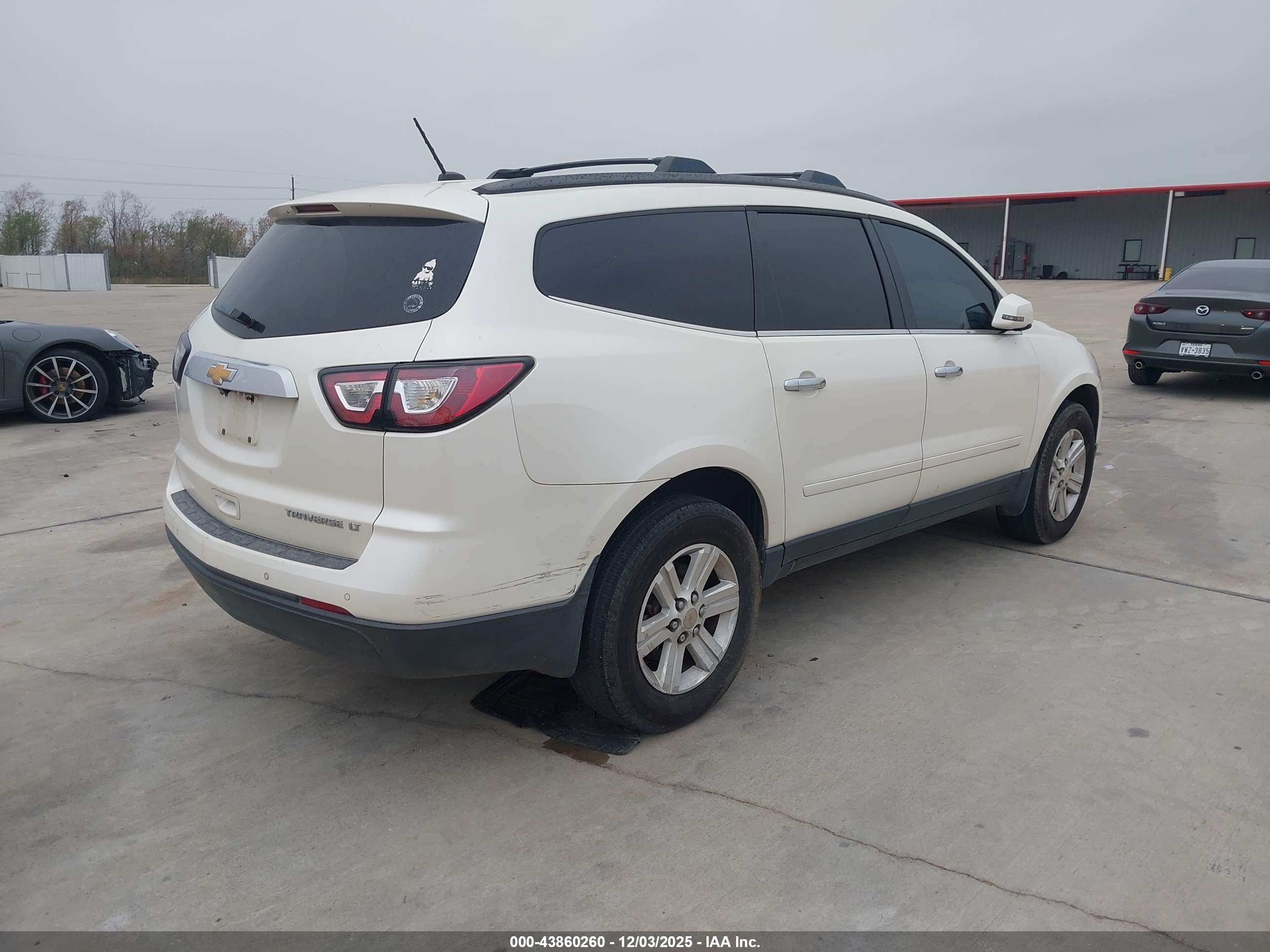 CHEVROLET TRAVERSE image 4