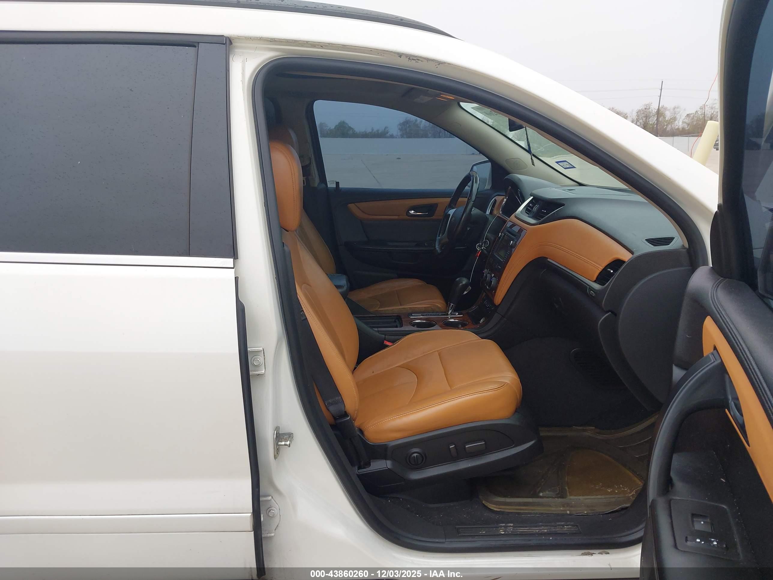 CHEVROLET TRAVERSE image 5