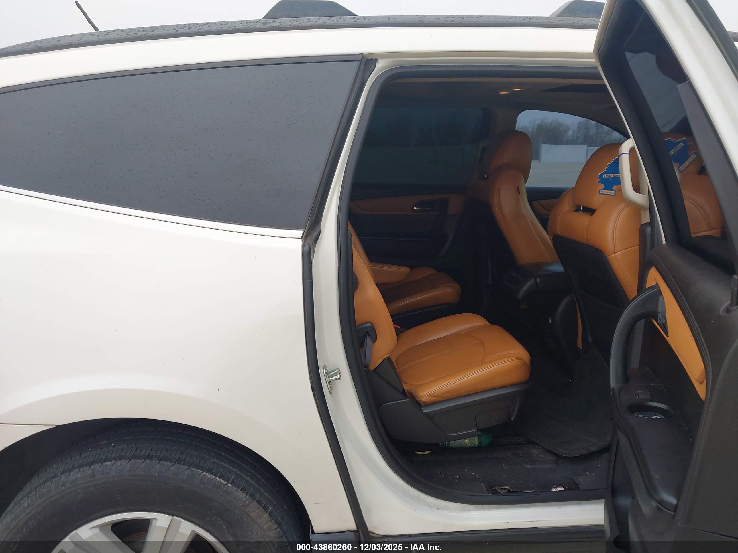 CHEVROLET TRAVERSE image 8