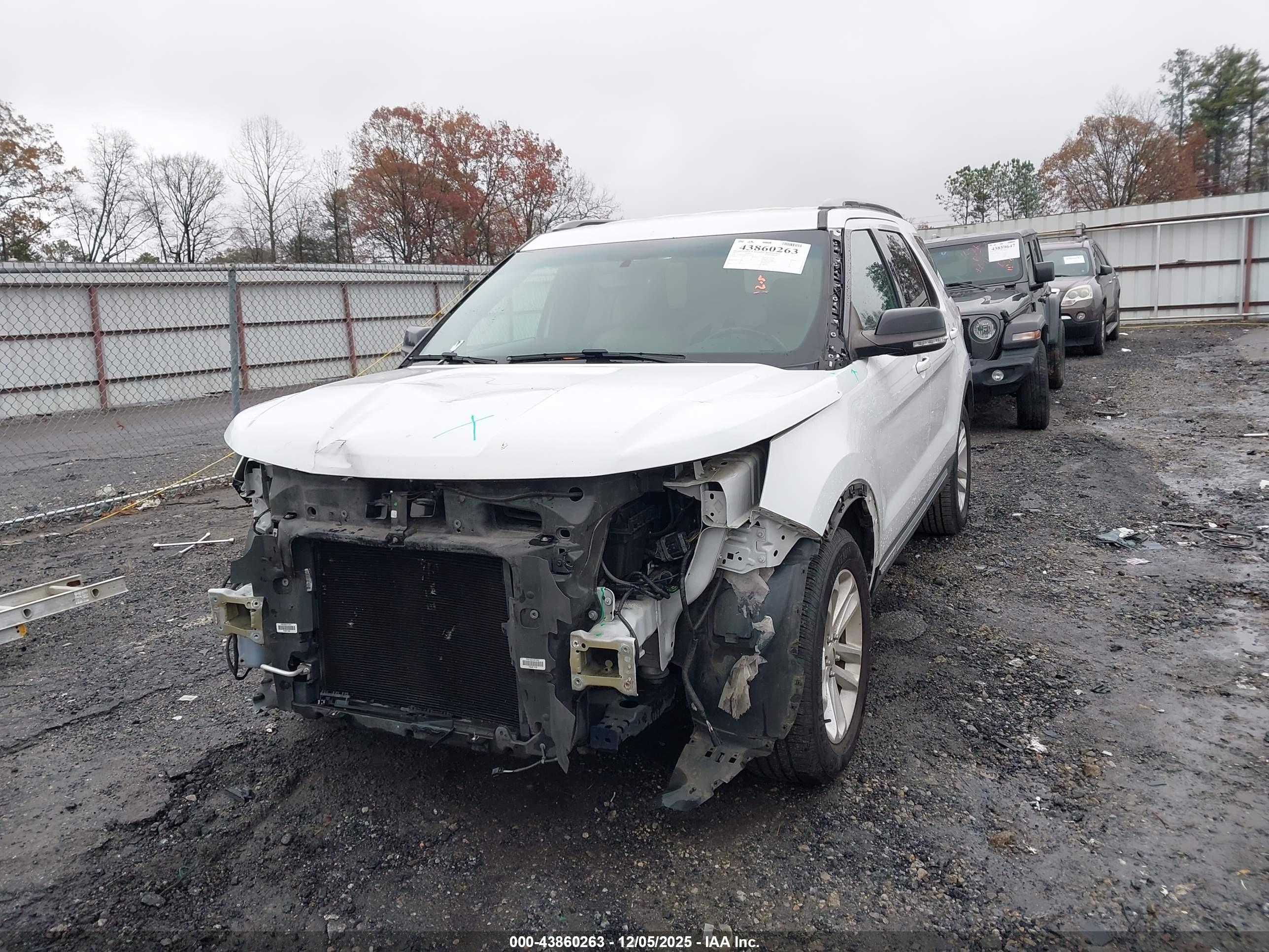 FORD EXPLORER image 2
