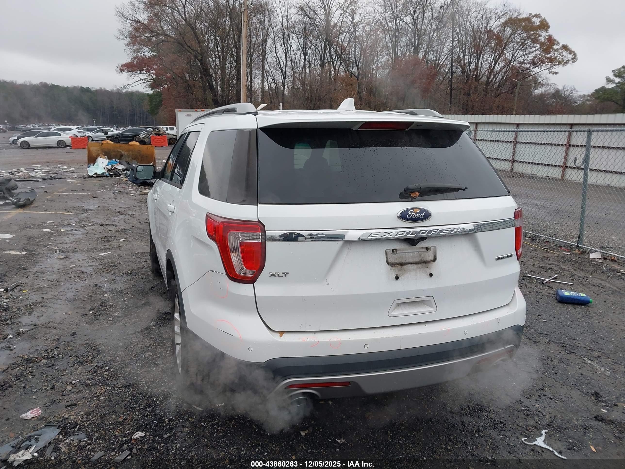 FORD EXPLORER image 3