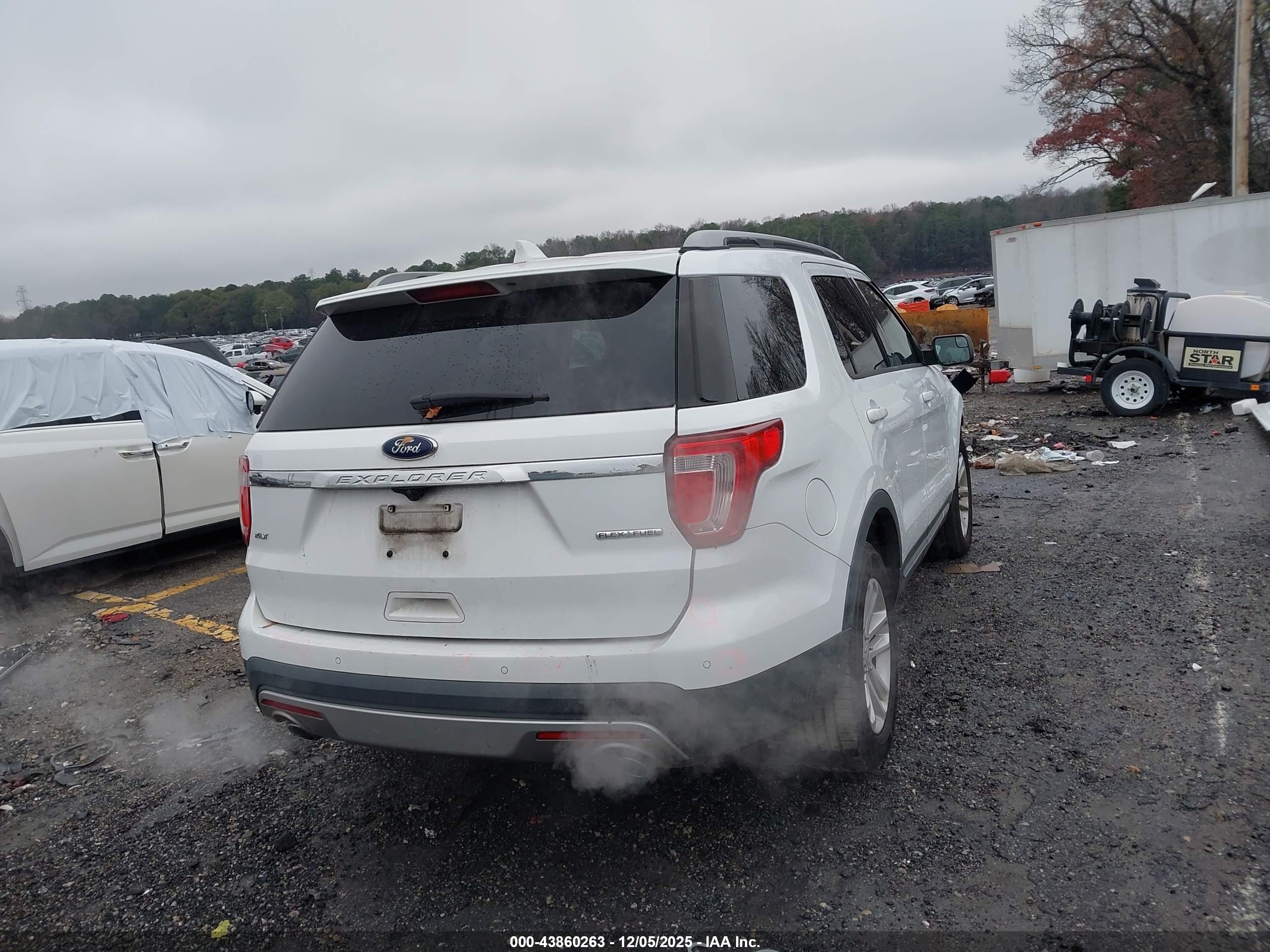 FORD EXPLORER image 4