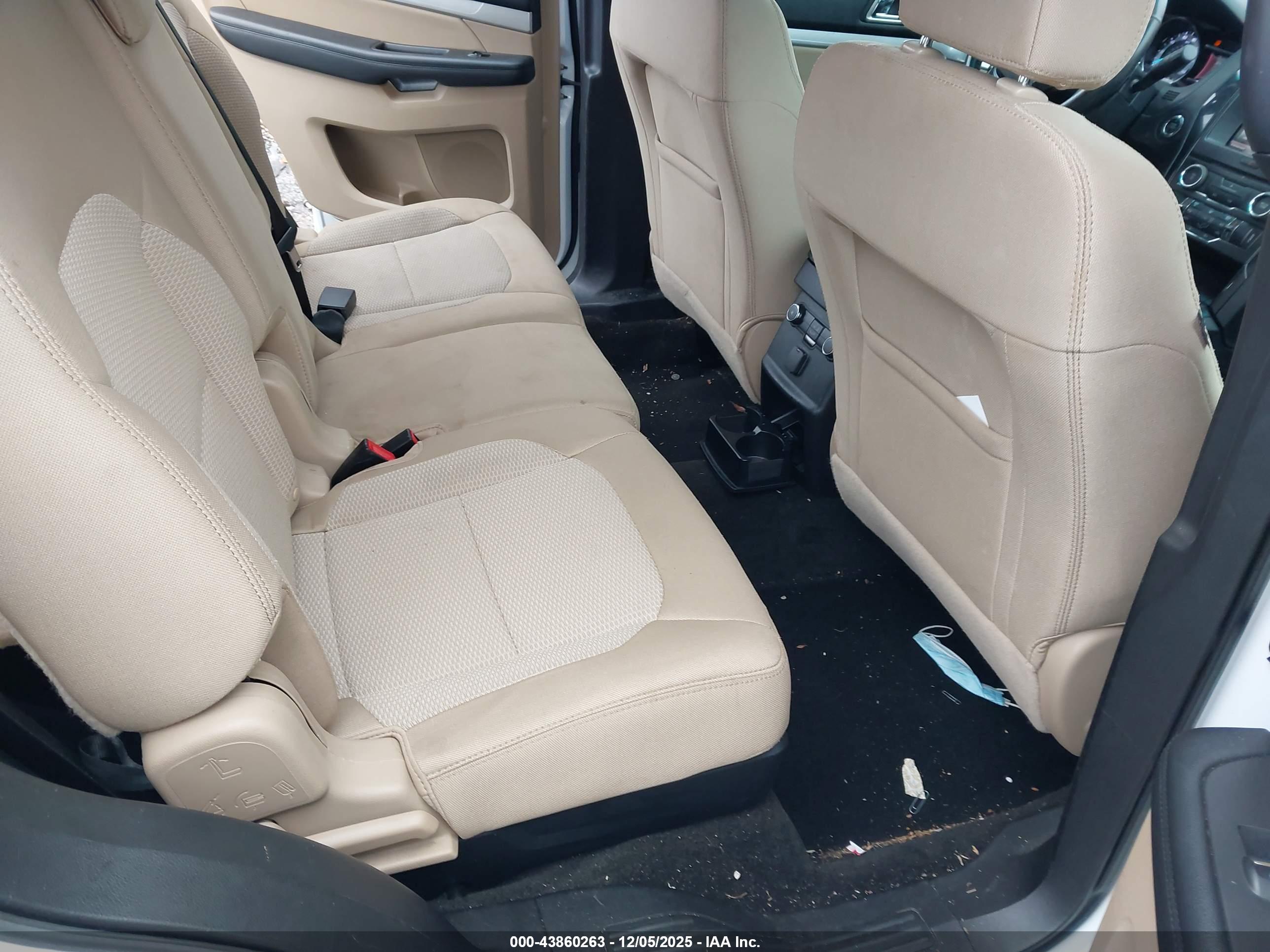 FORD EXPLORER image 8