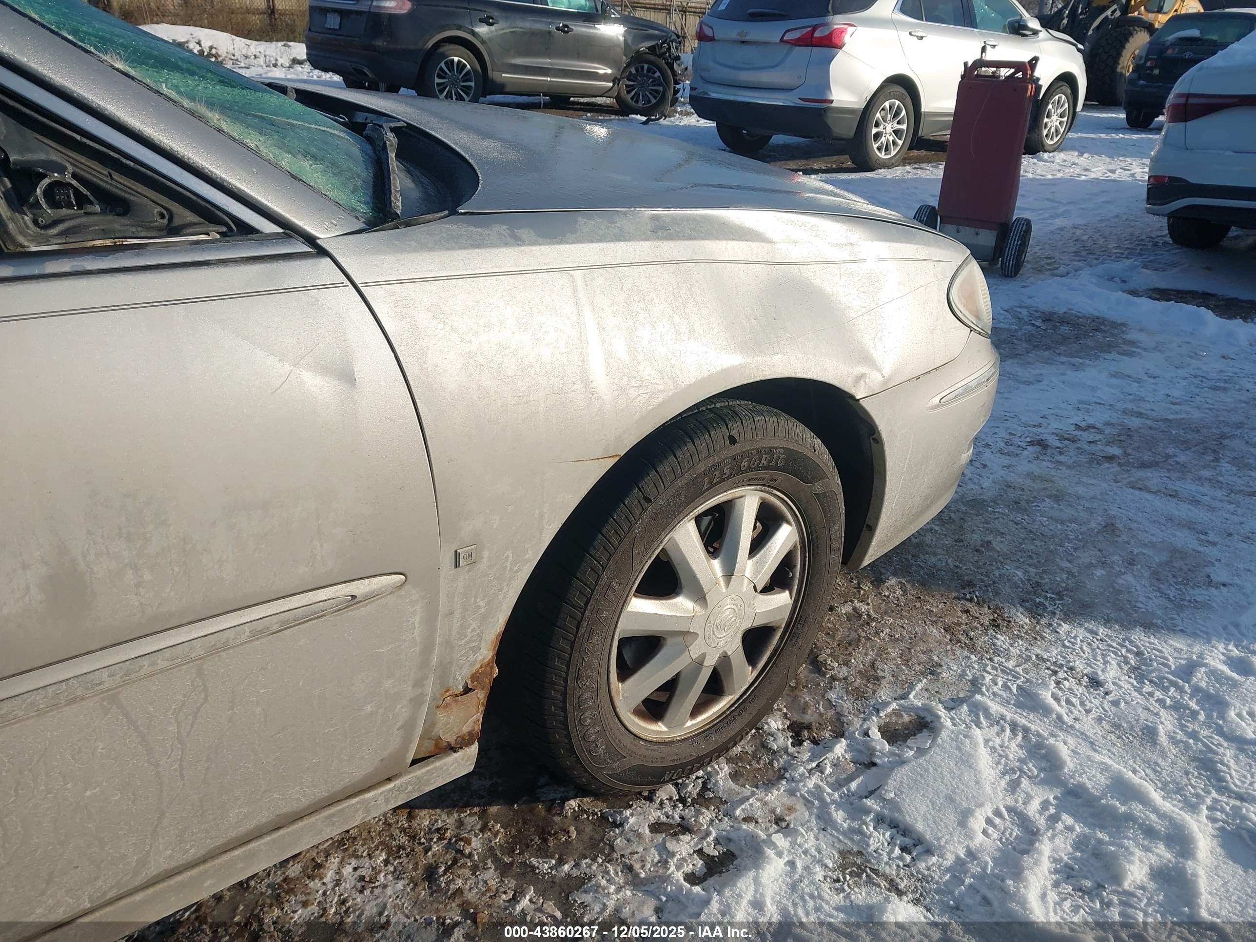 BUICK LACROSSE image 6
