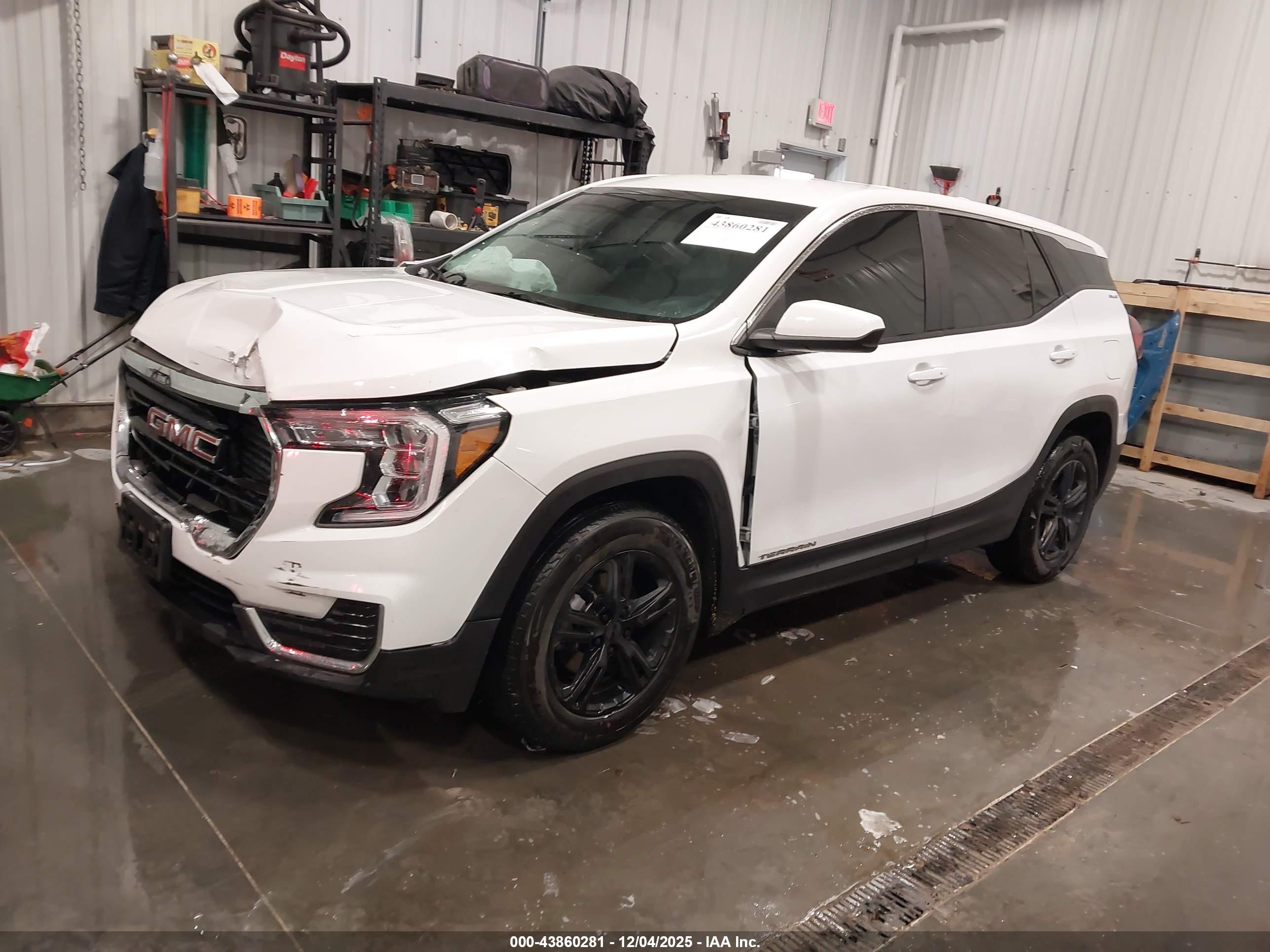 GMC TERRAIN image 2