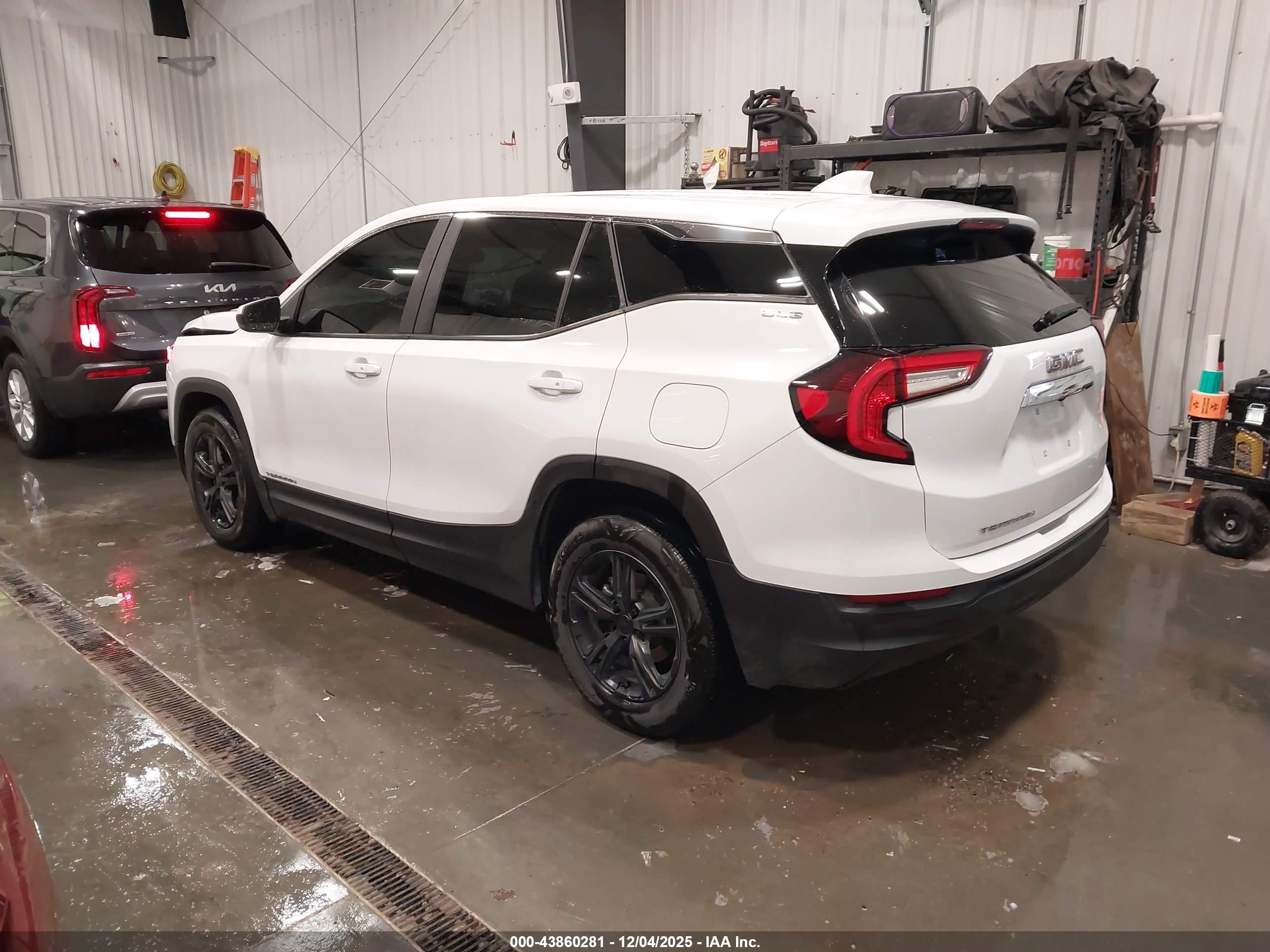 GMC TERRAIN image 3