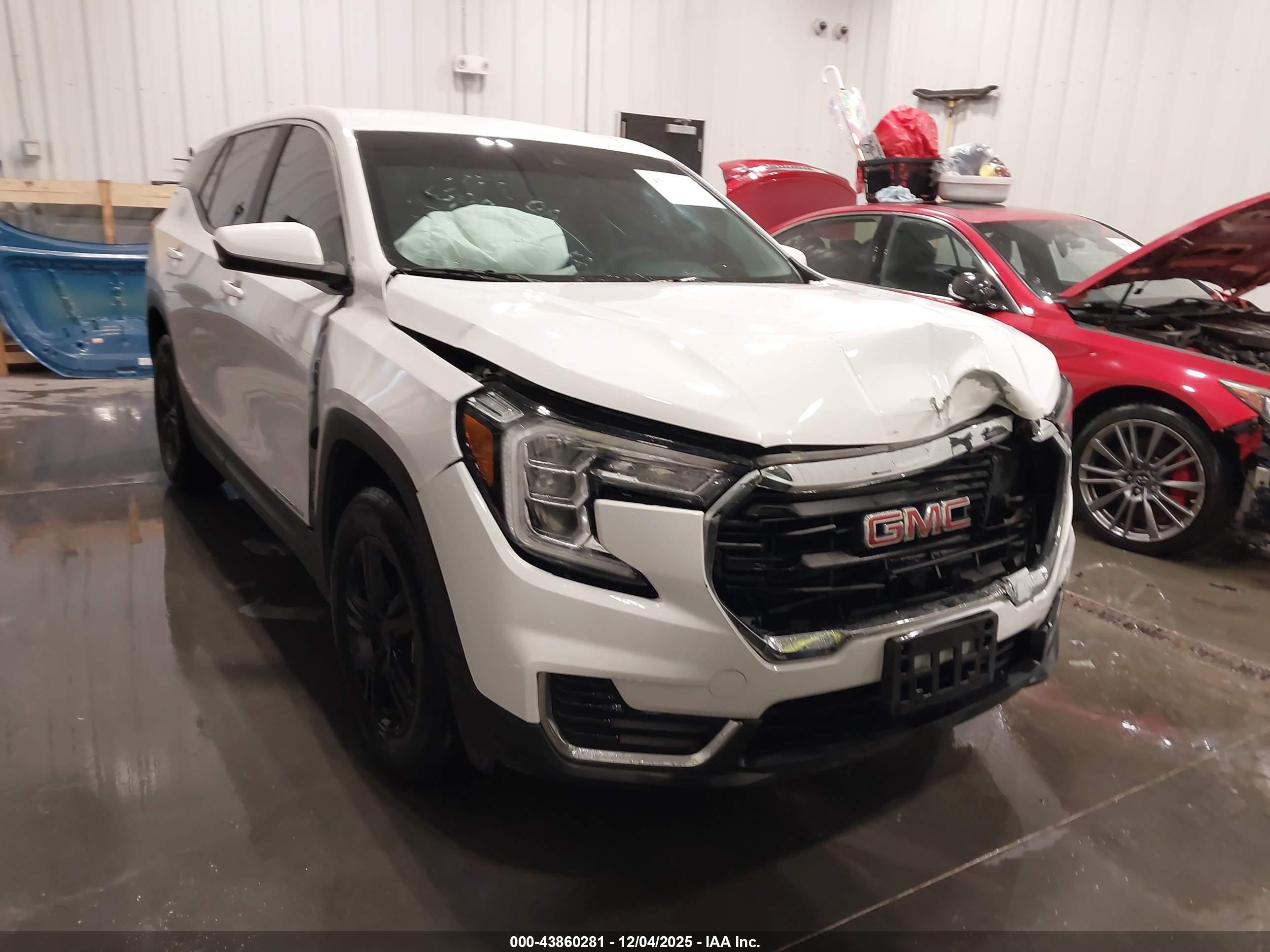 GMC TERRAIN image 6
