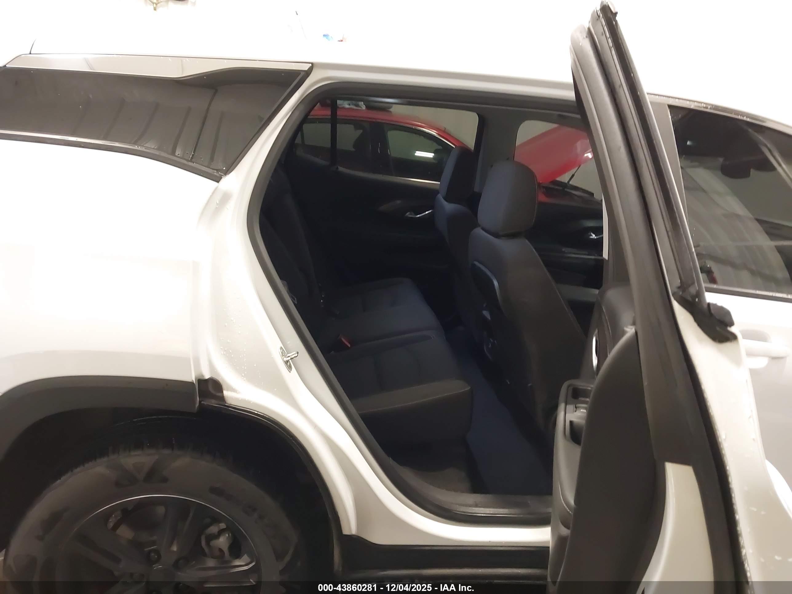 GMC TERRAIN image 8