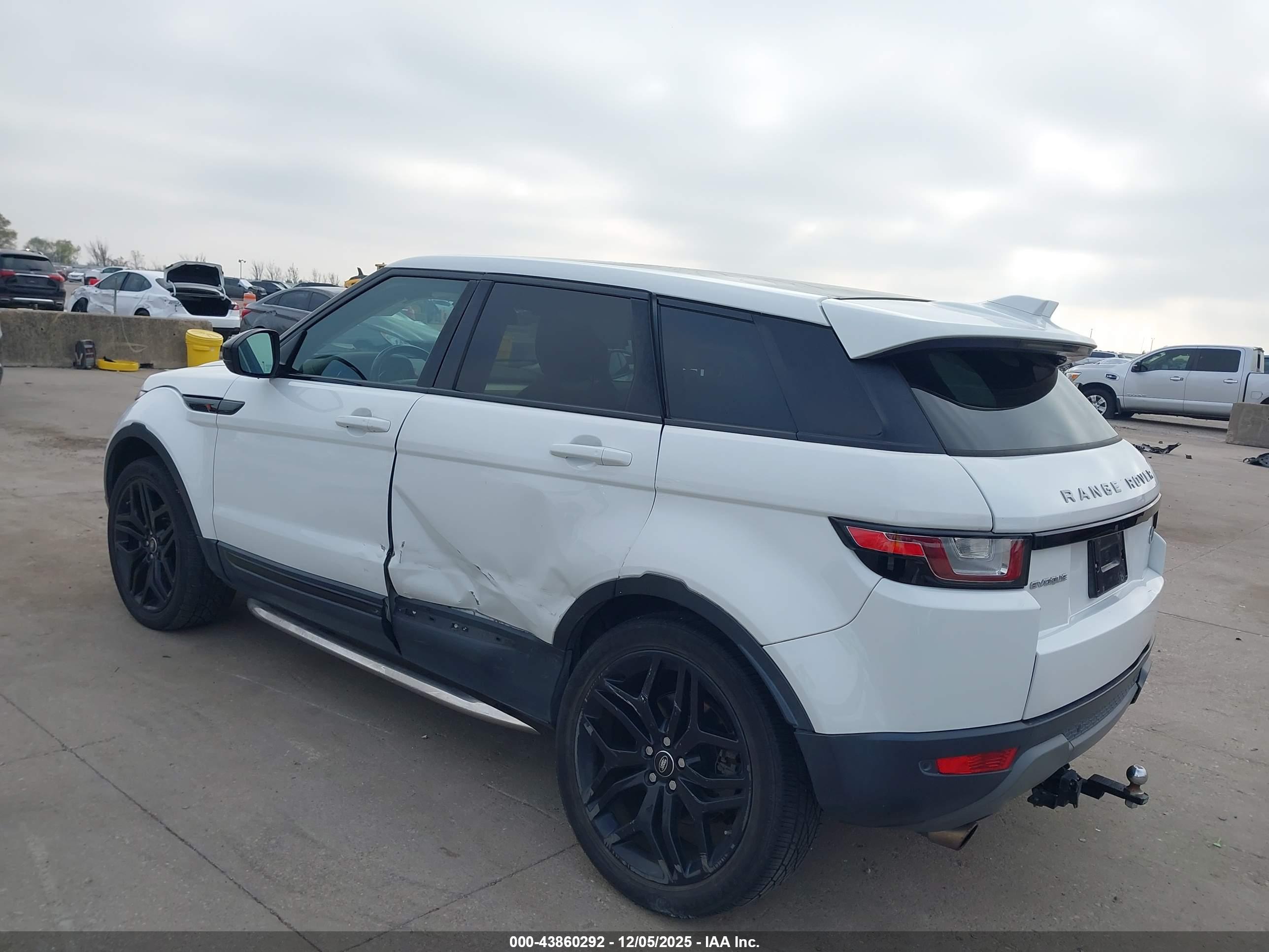 LAND ROVER image 3