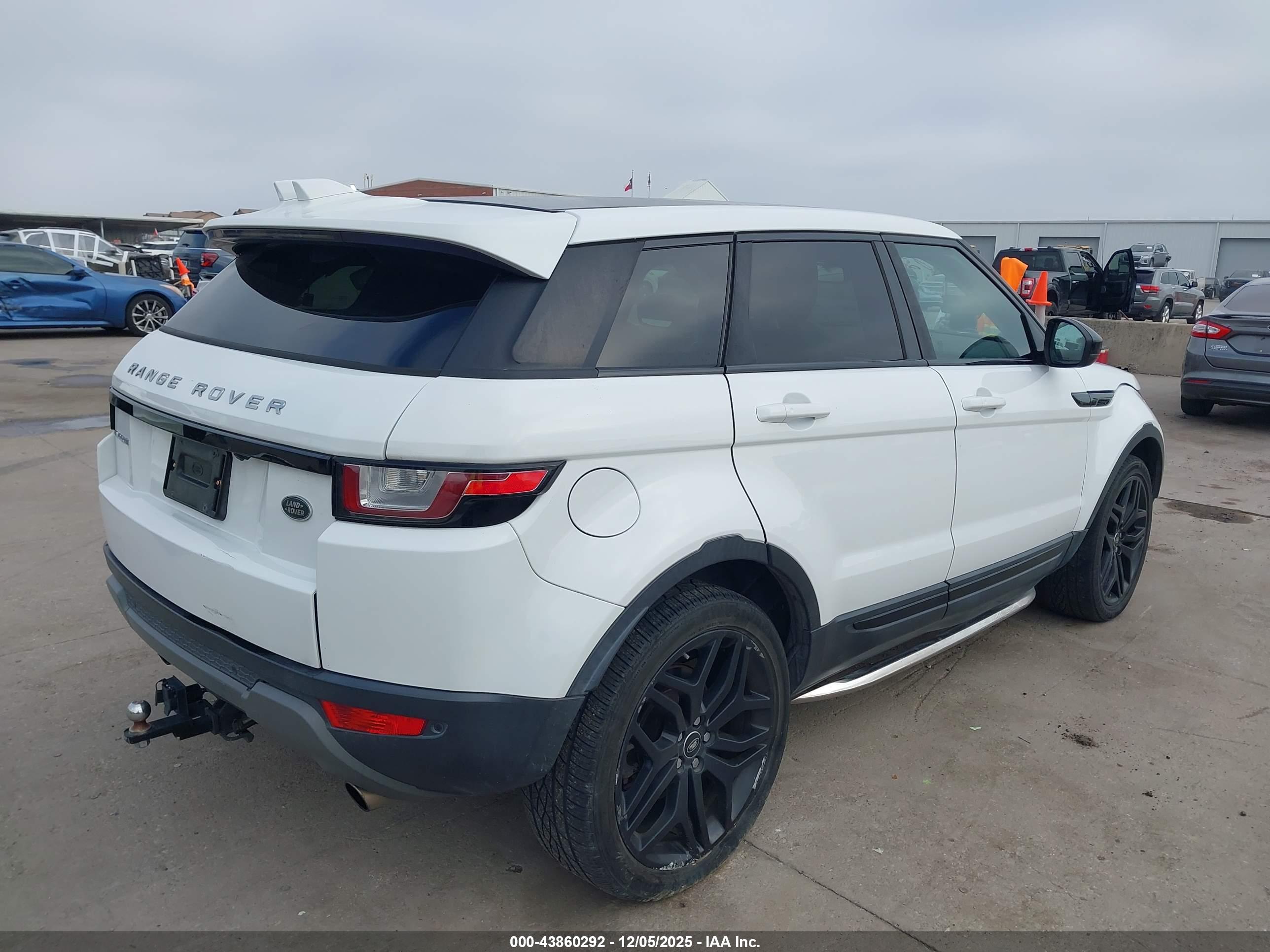 LAND ROVER image 4