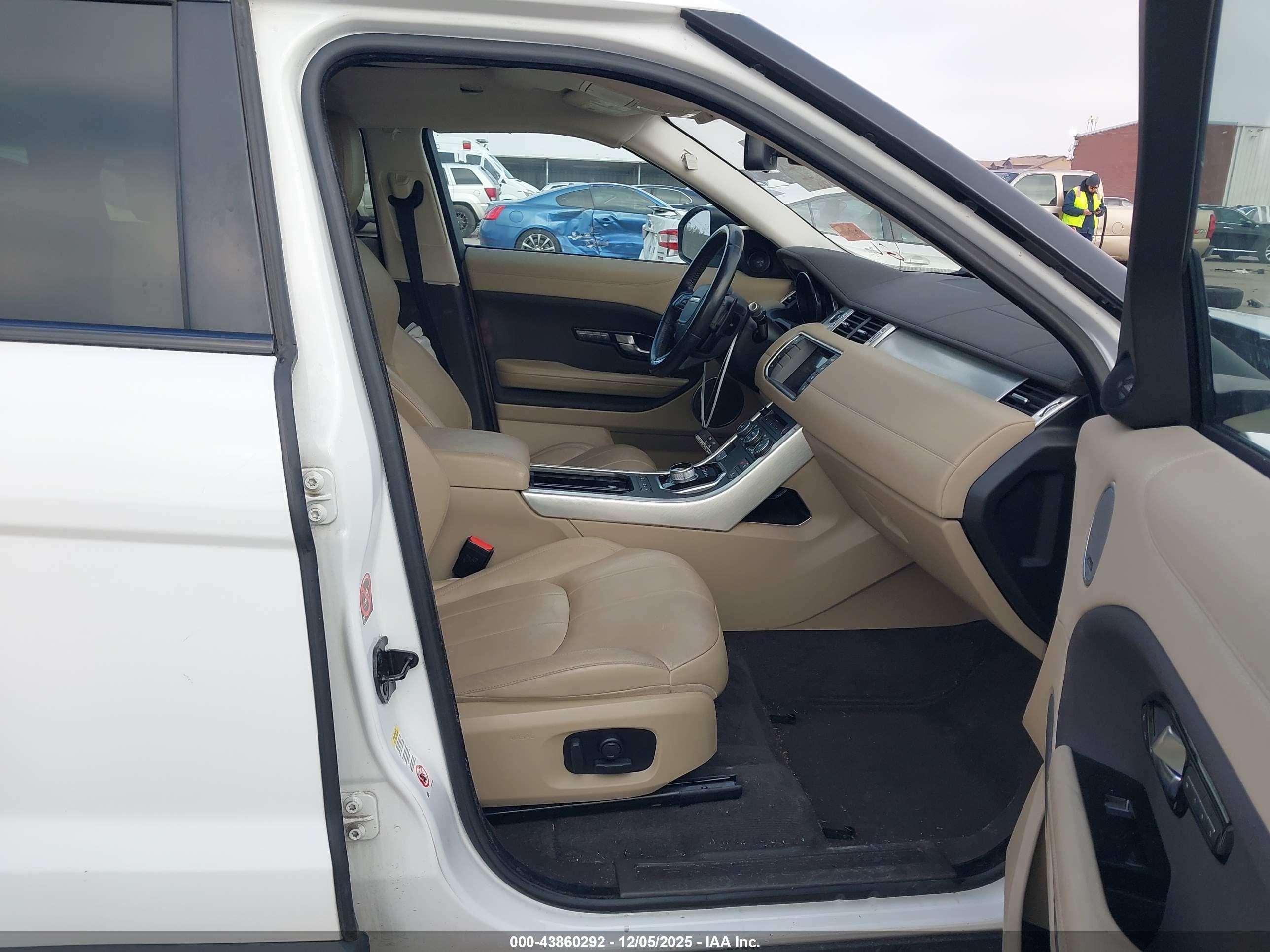 LAND ROVER image 5