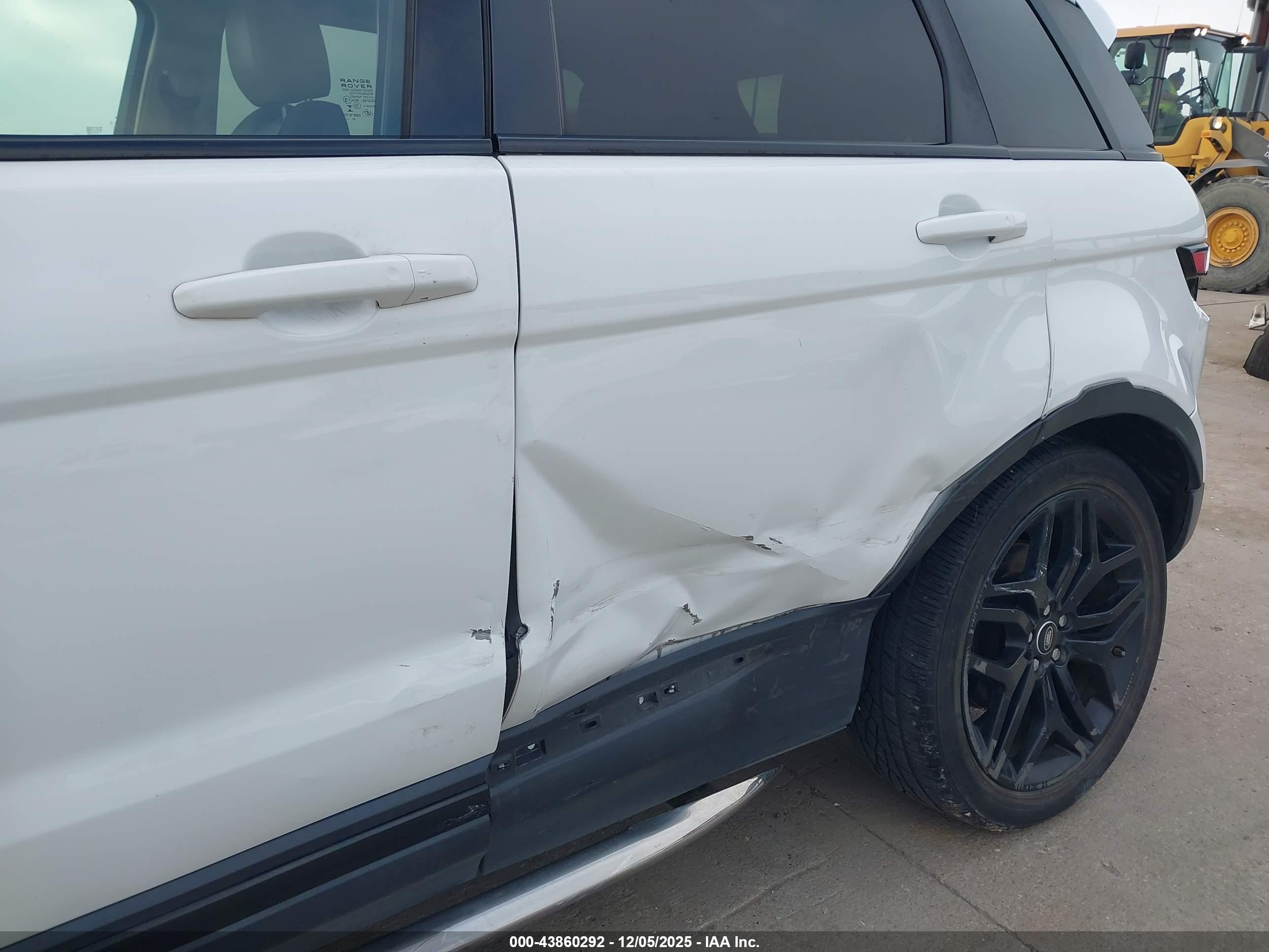 LAND ROVER image 6