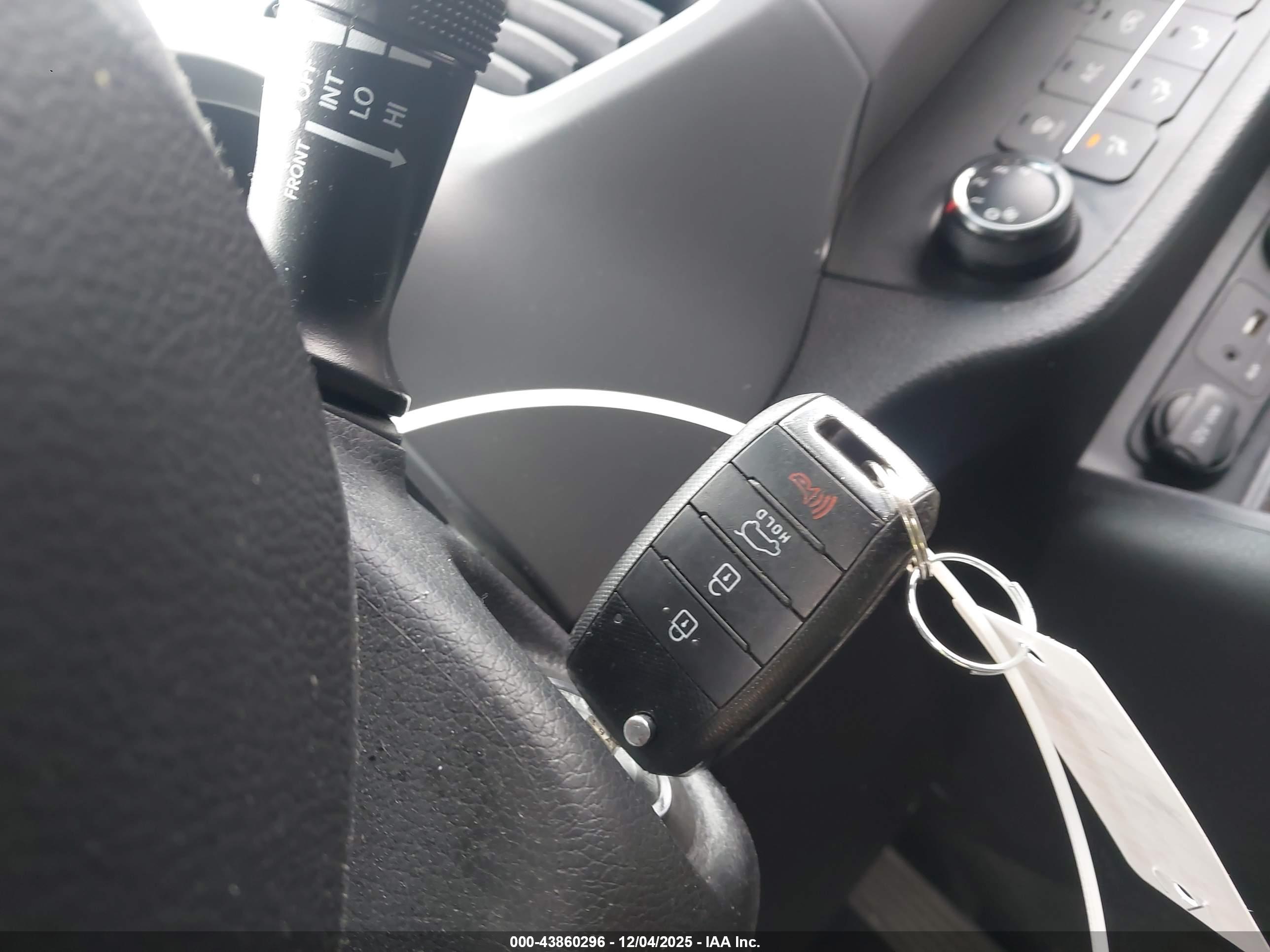 KIA SPORTAGE image 11