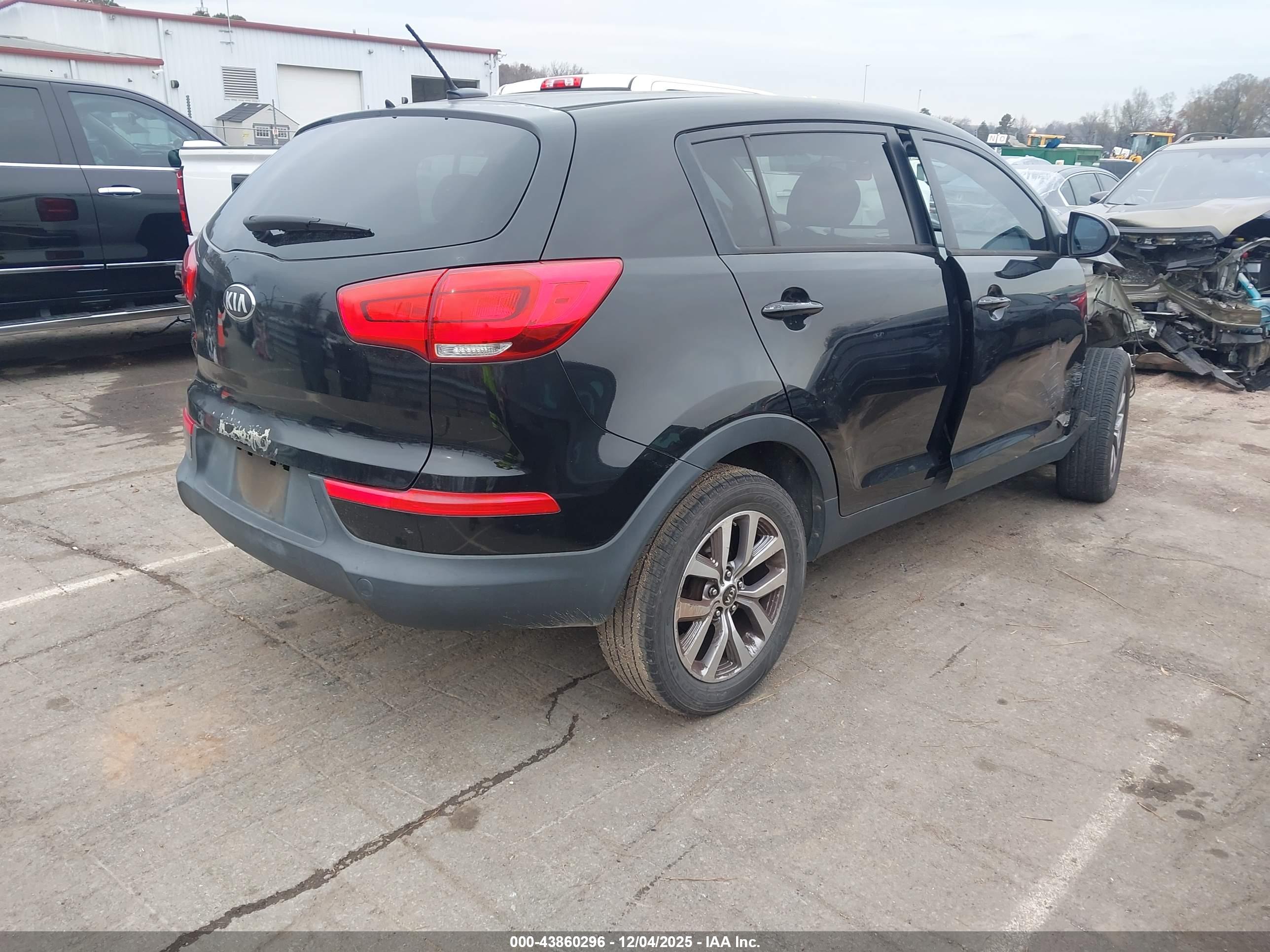 KIA SPORTAGE image 4
