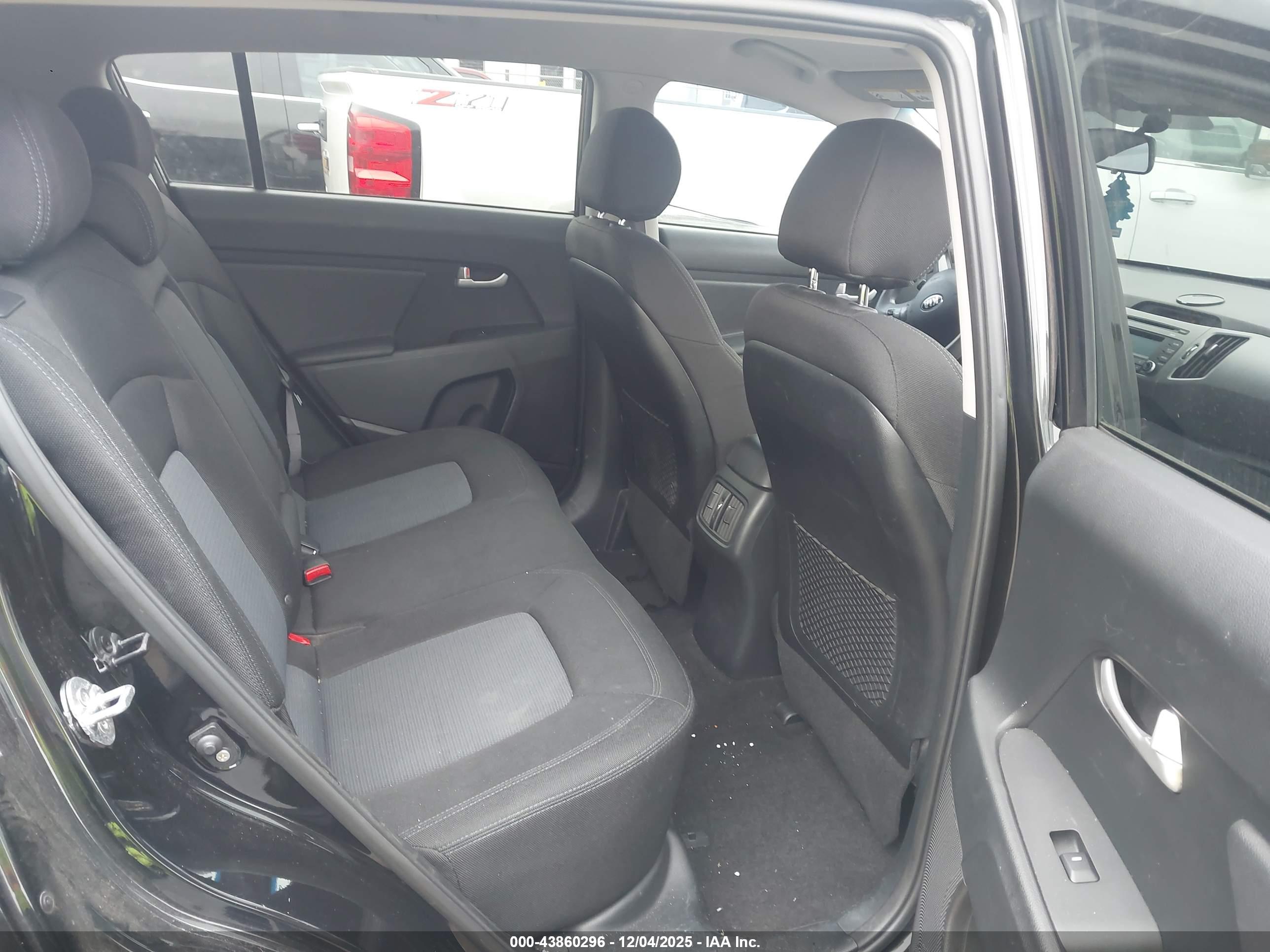 KIA SPORTAGE image 8