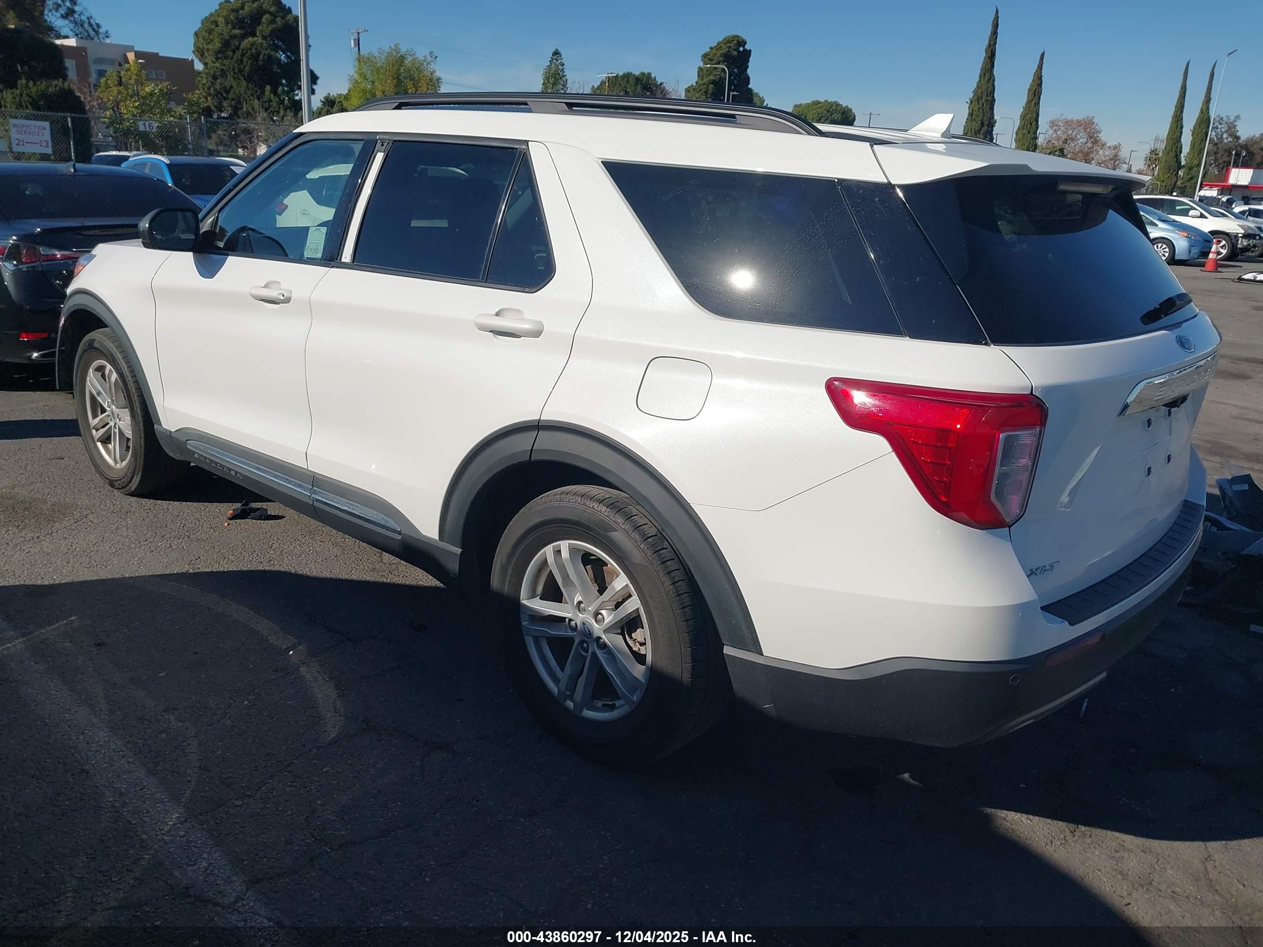 FORD EXPLORER image 3