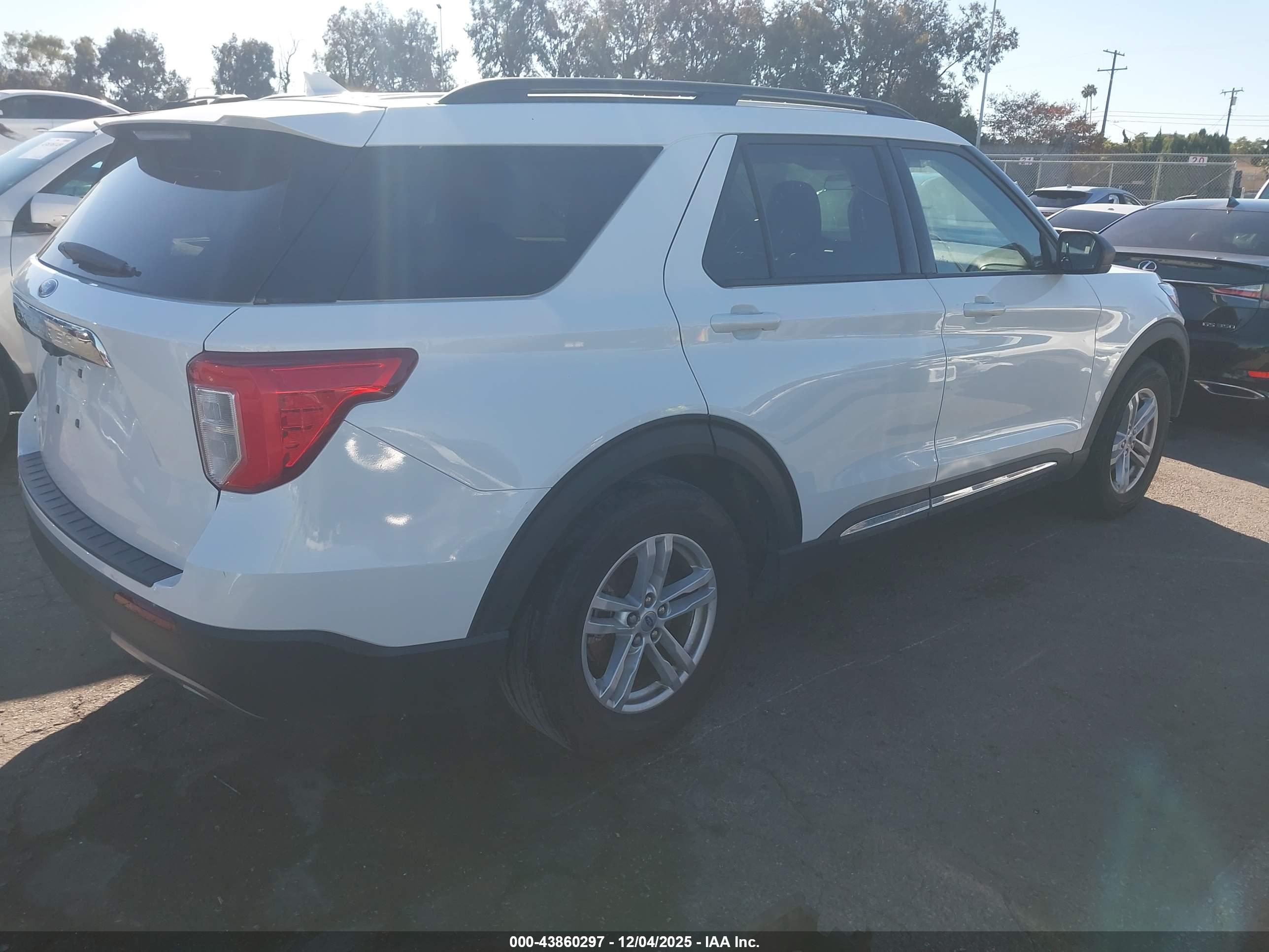 FORD EXPLORER image 4