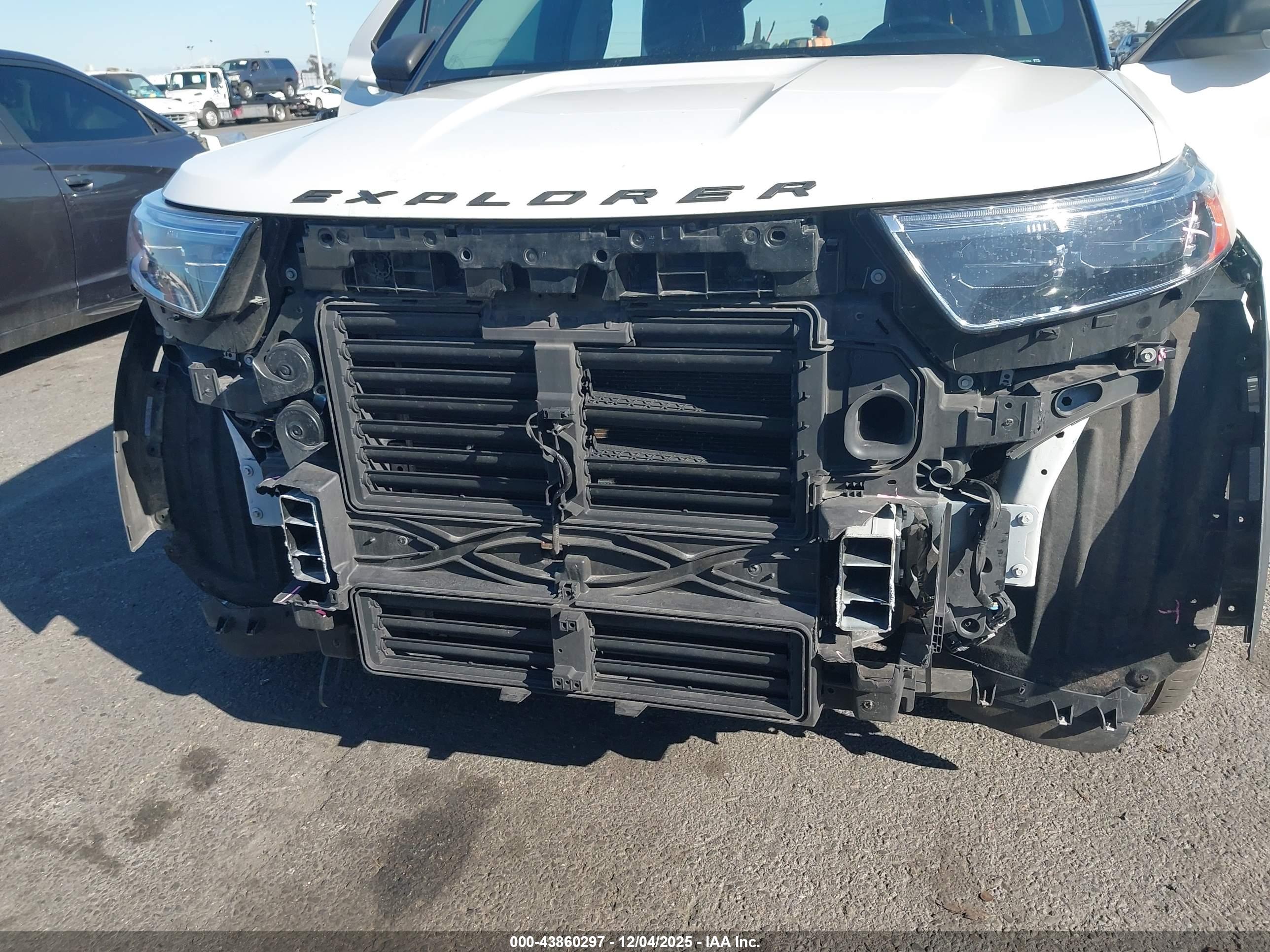 FORD EXPLORER image 6