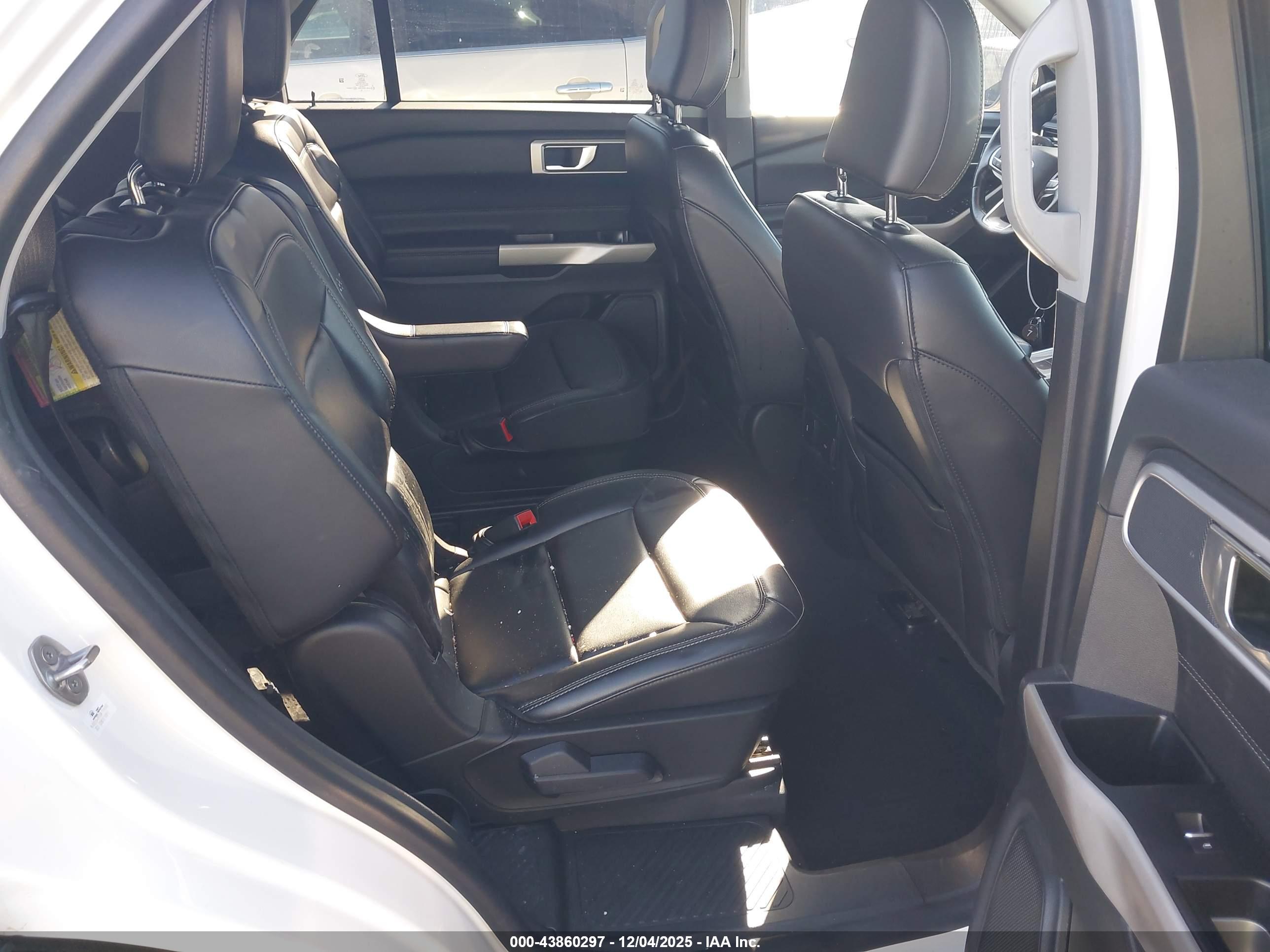 FORD EXPLORER image 8