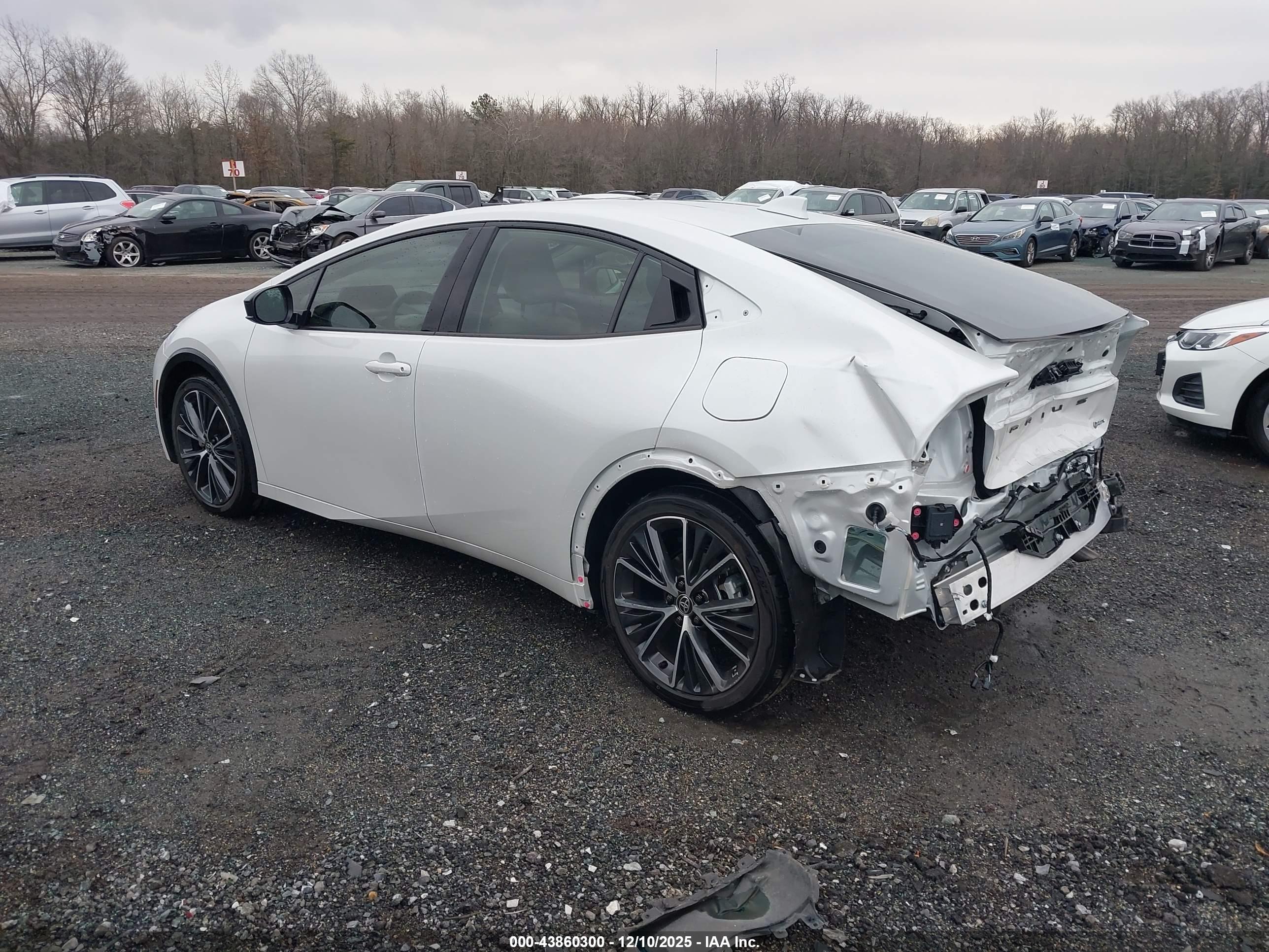 TOYOTA PRIUS image 3