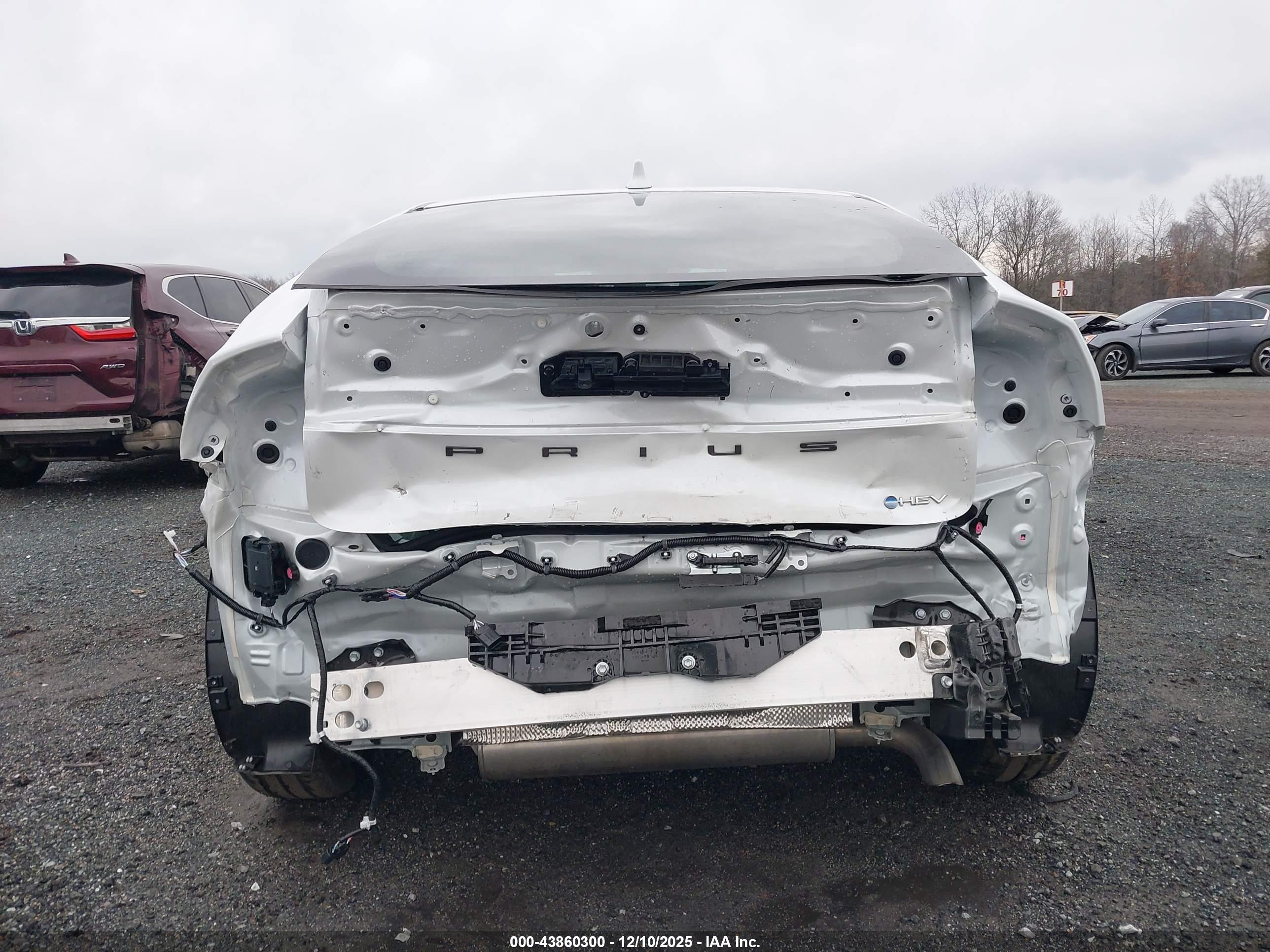TOYOTA PRIUS image 6