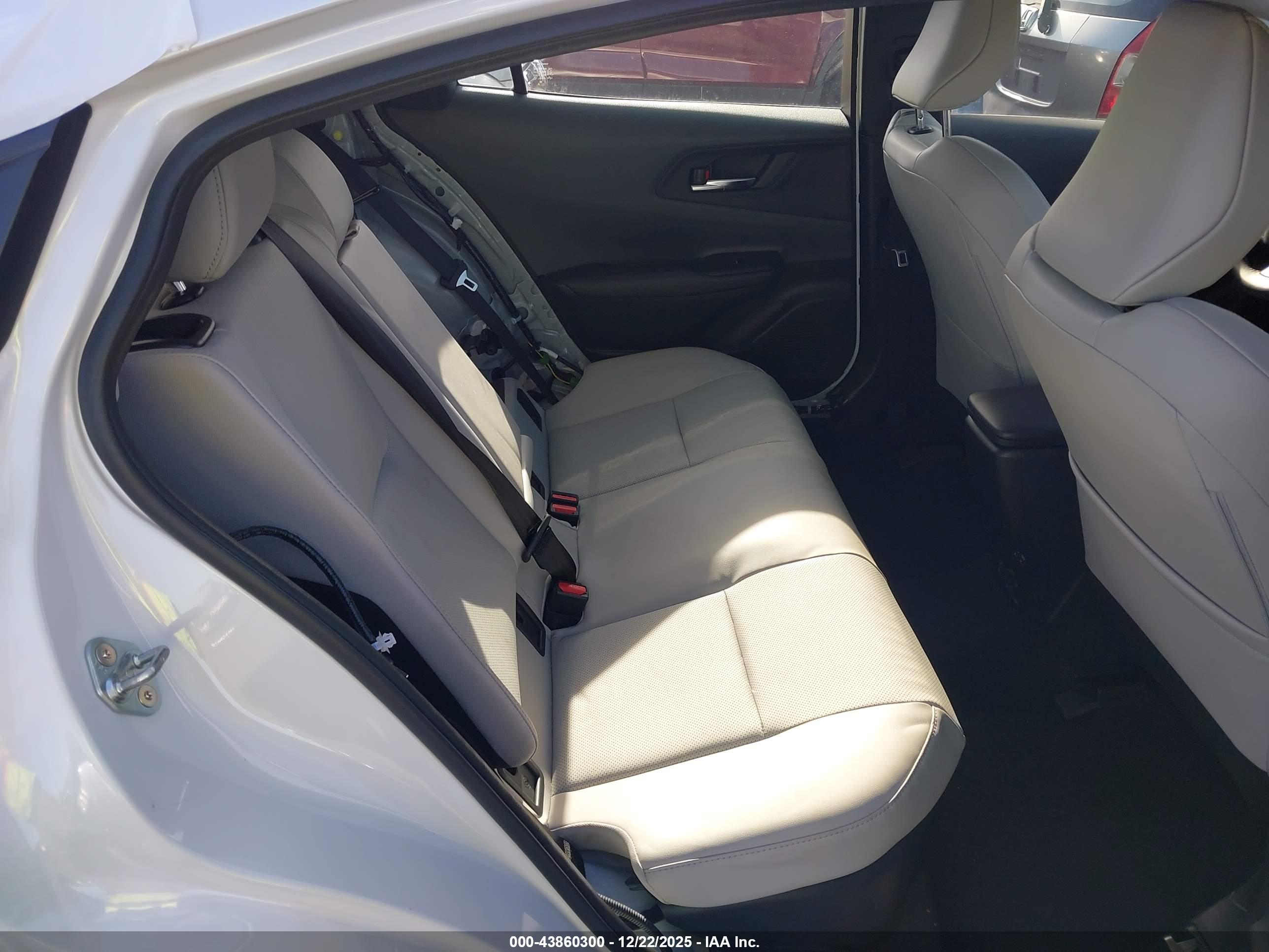 TOYOTA PRIUS image 8