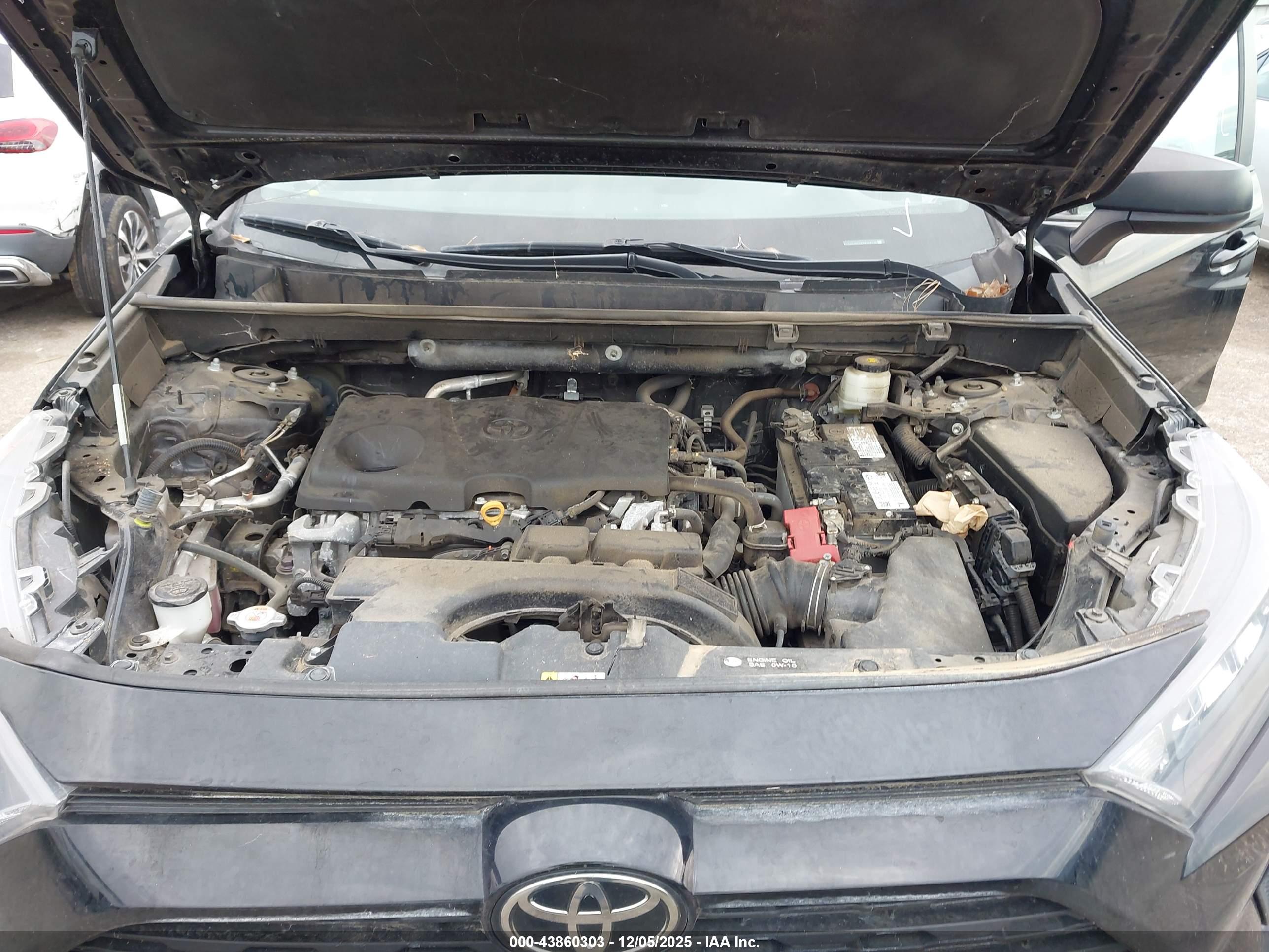 TOYOTA RAV4 image 10