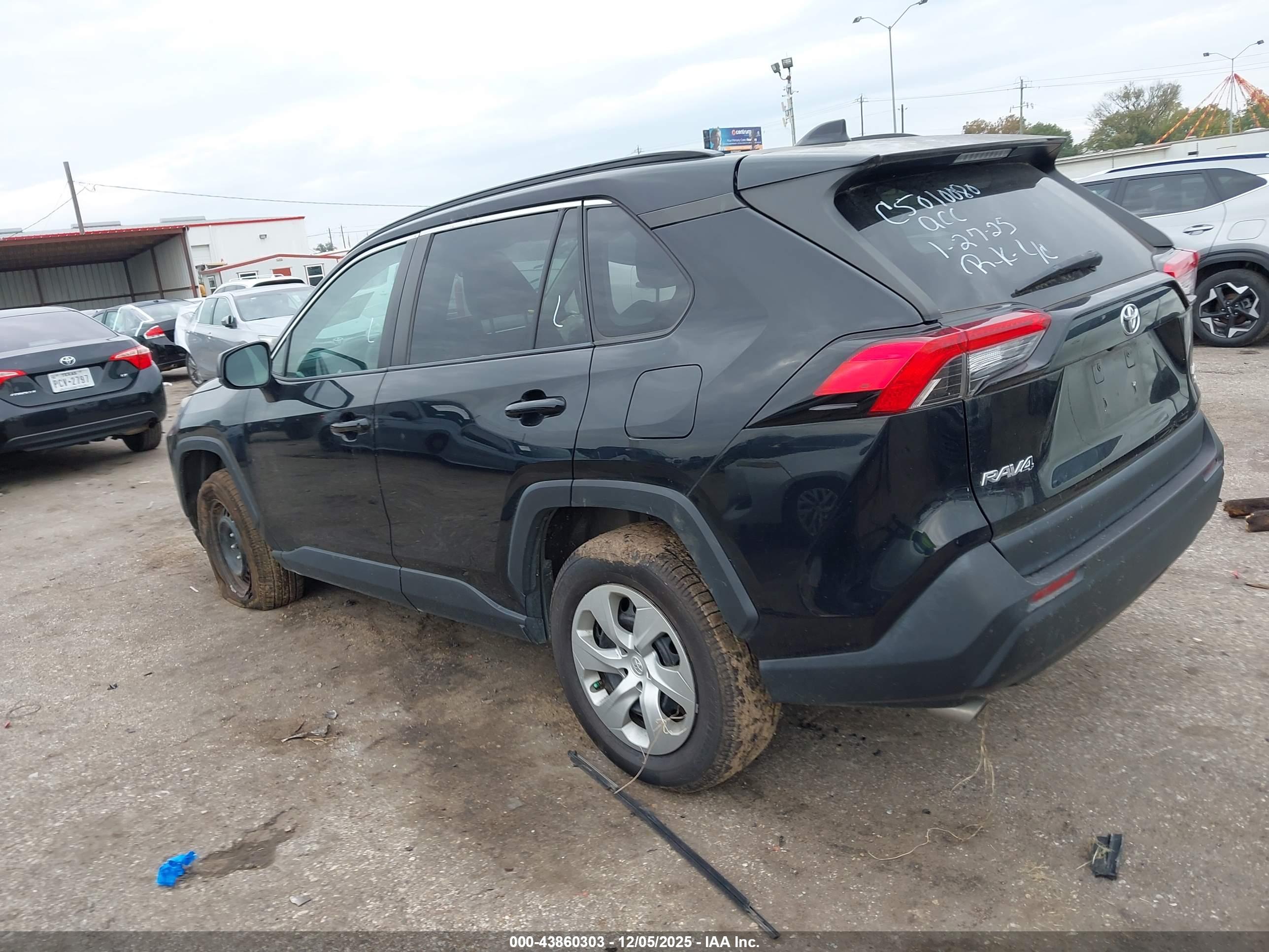 TOYOTA RAV4 image 3