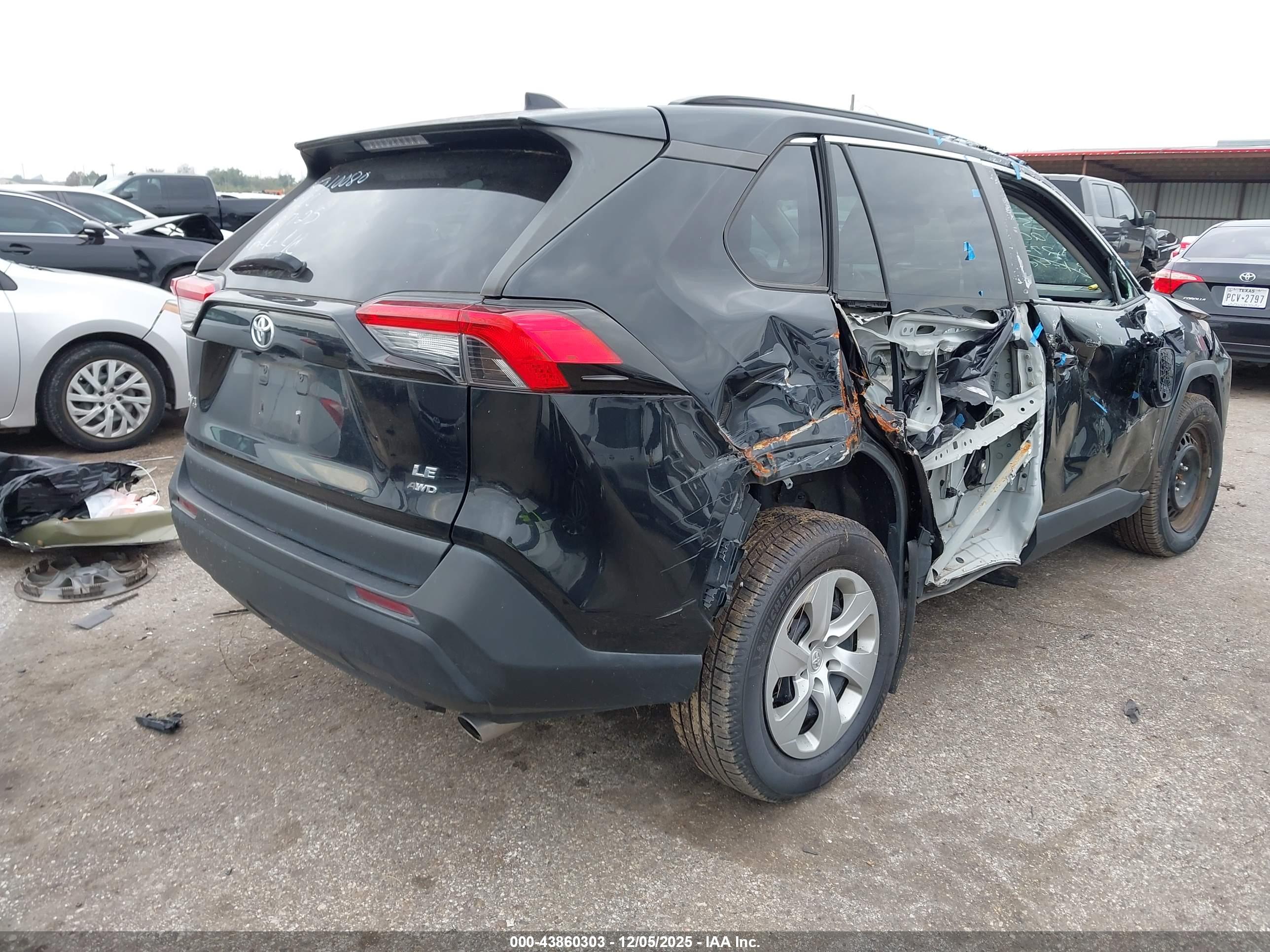 TOYOTA RAV4 image 4