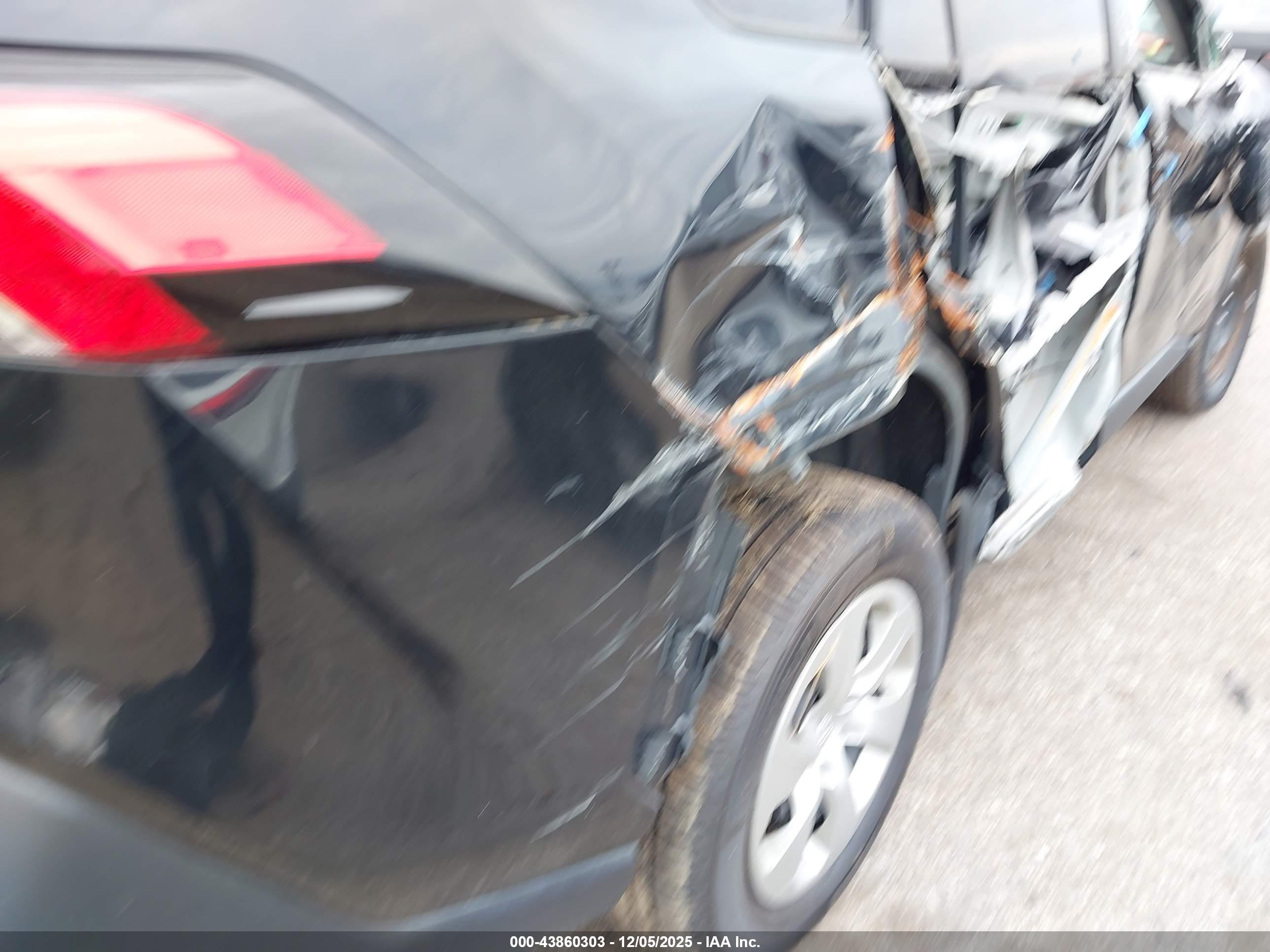 TOYOTA RAV4 image 6