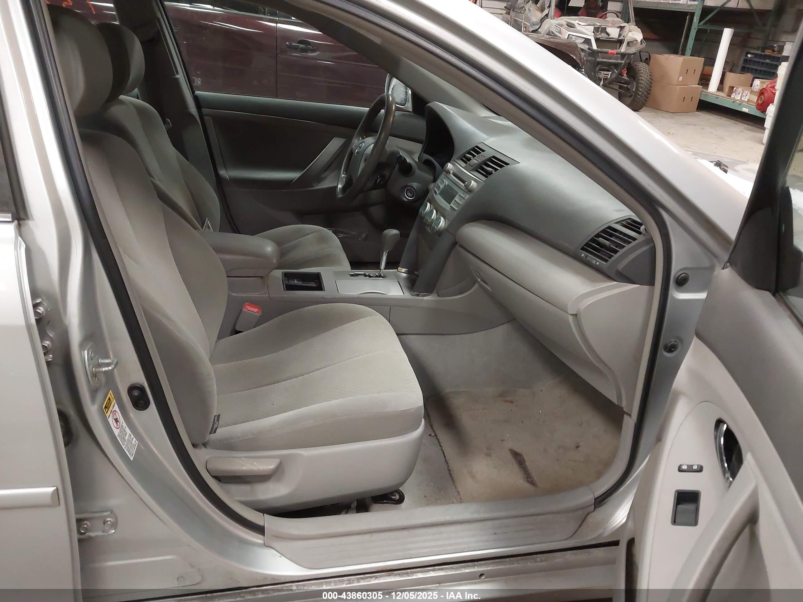 TOYOTA CAMRY image 5