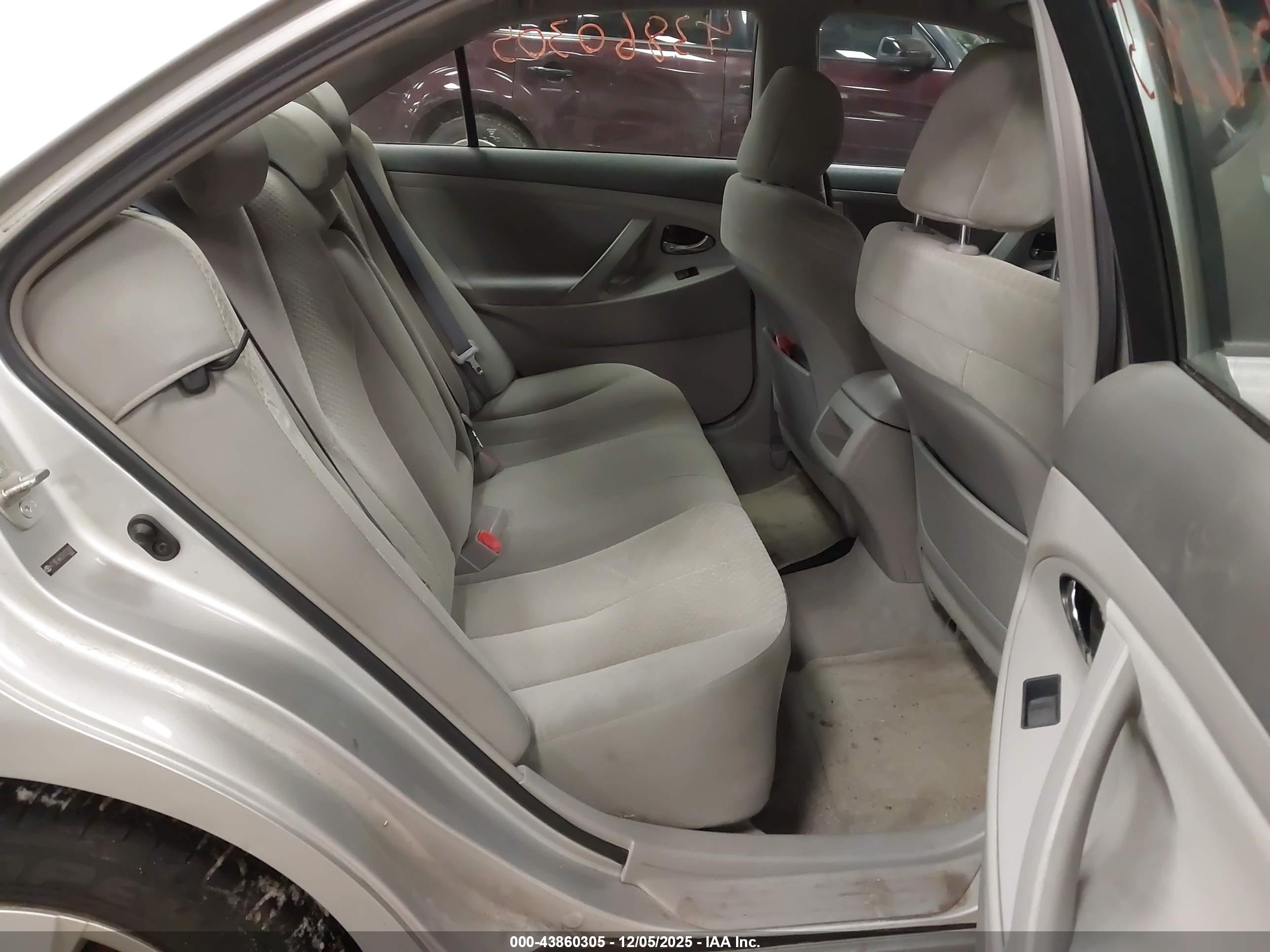 TOYOTA CAMRY image 8