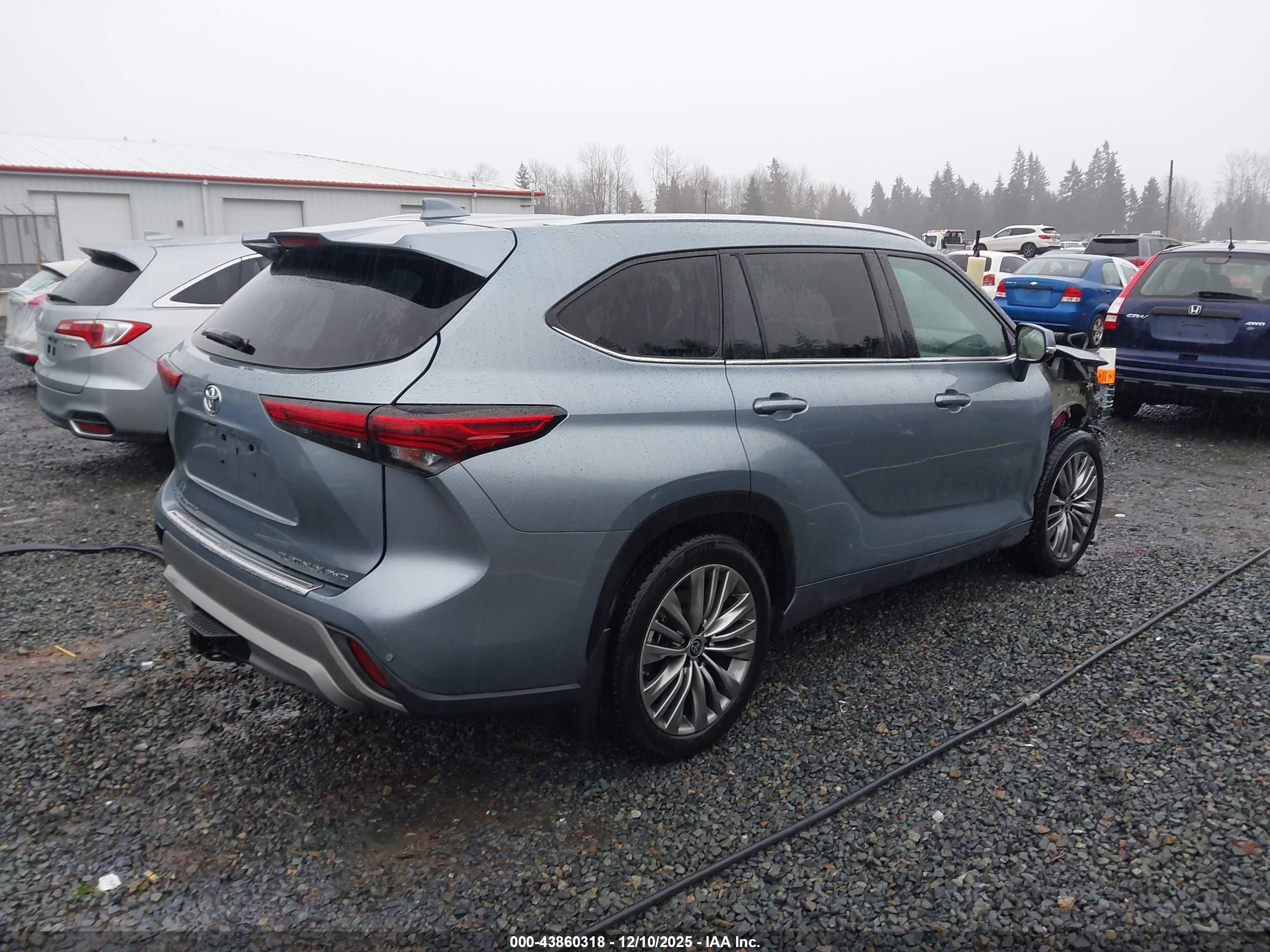 TOYOTA HIGHLANDER image 4