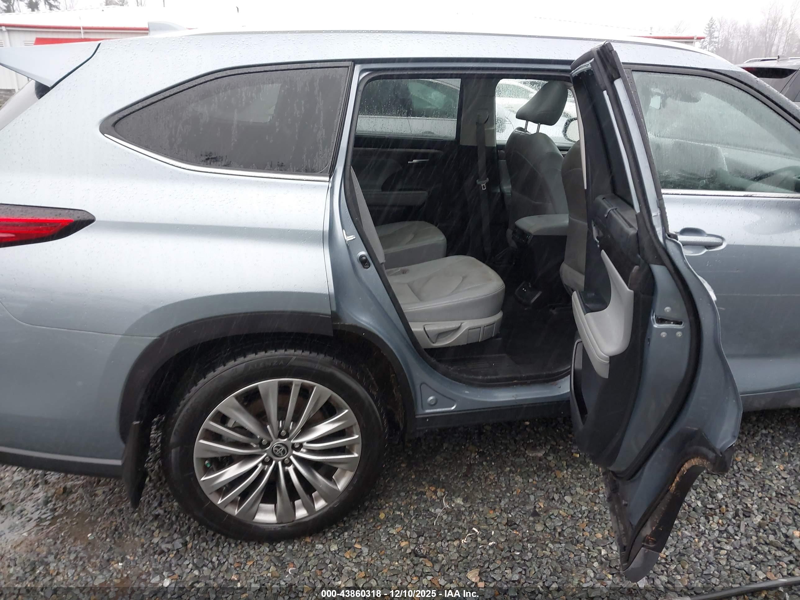 TOYOTA HIGHLANDER image 8