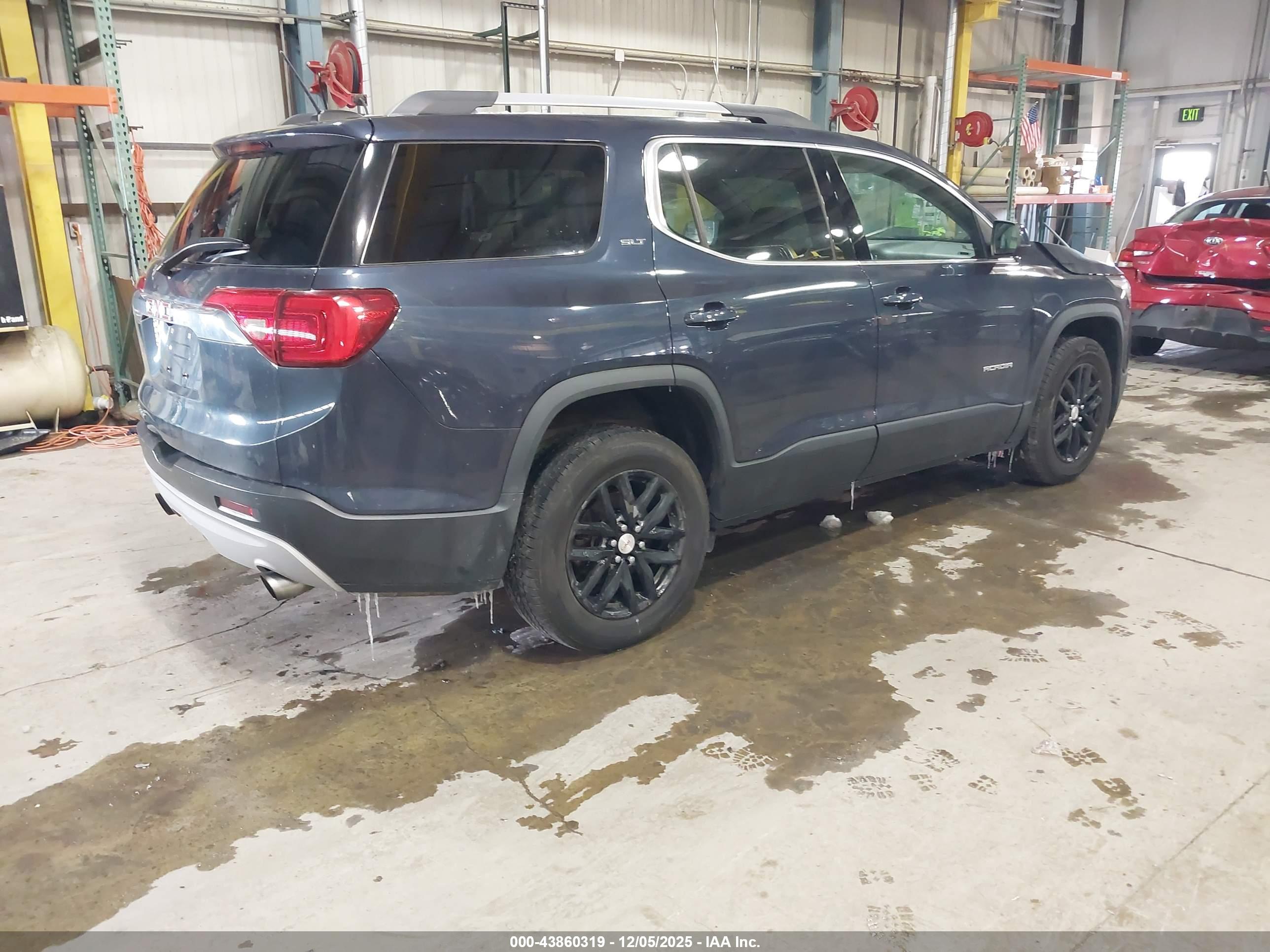 GMC ACADIA image 4