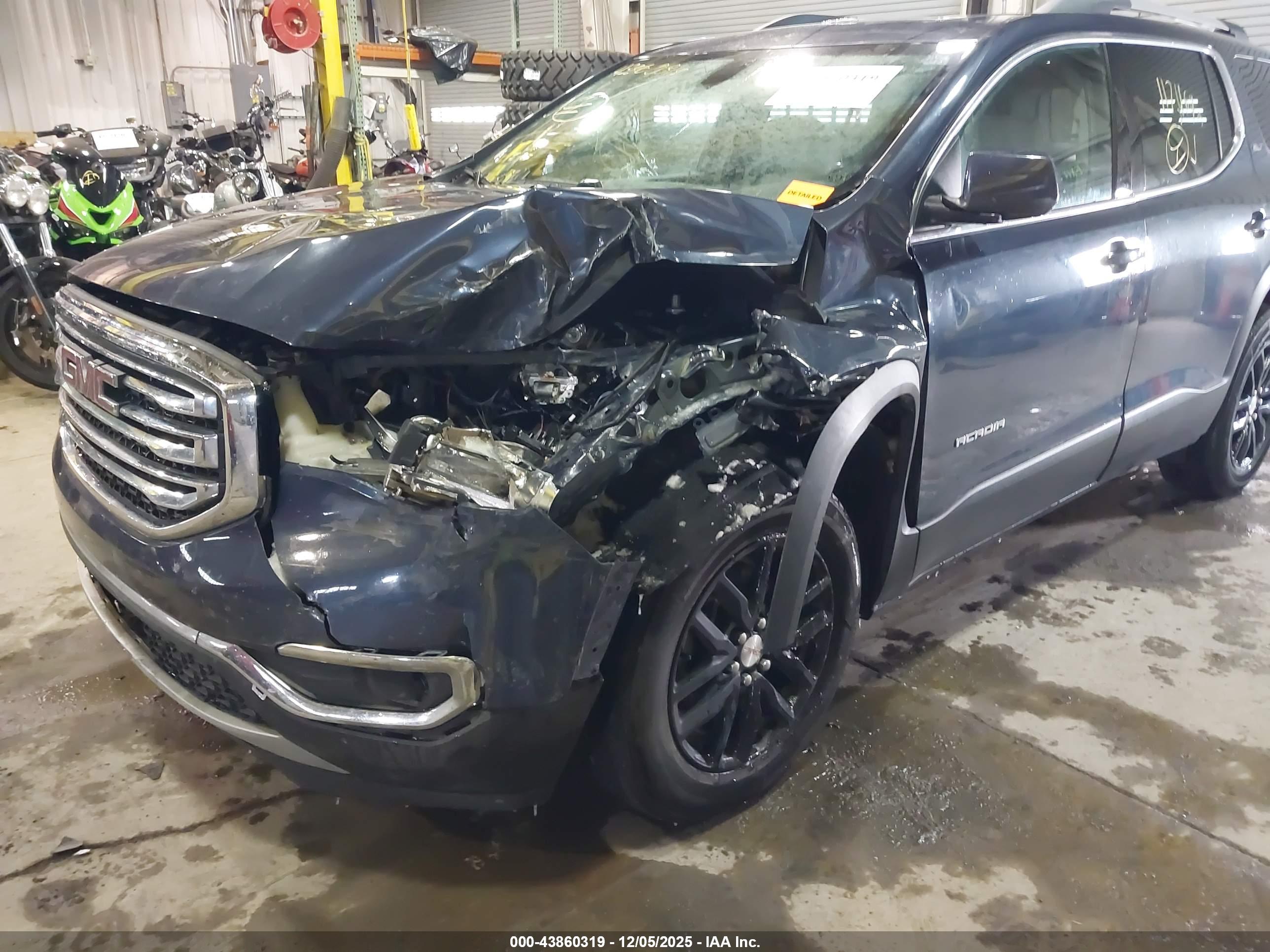 GMC ACADIA image 6