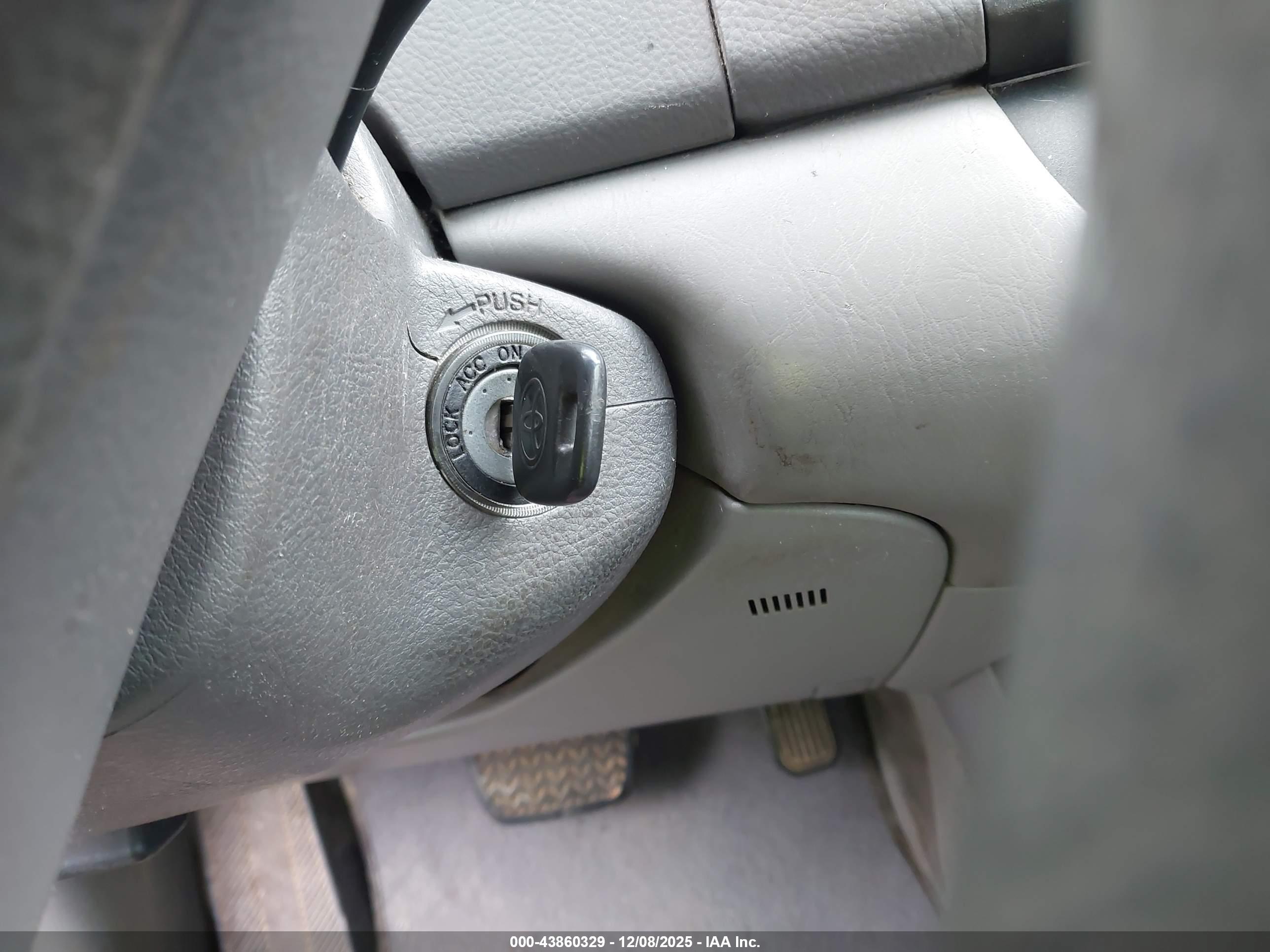 TOYOTA CAMRY image 11
