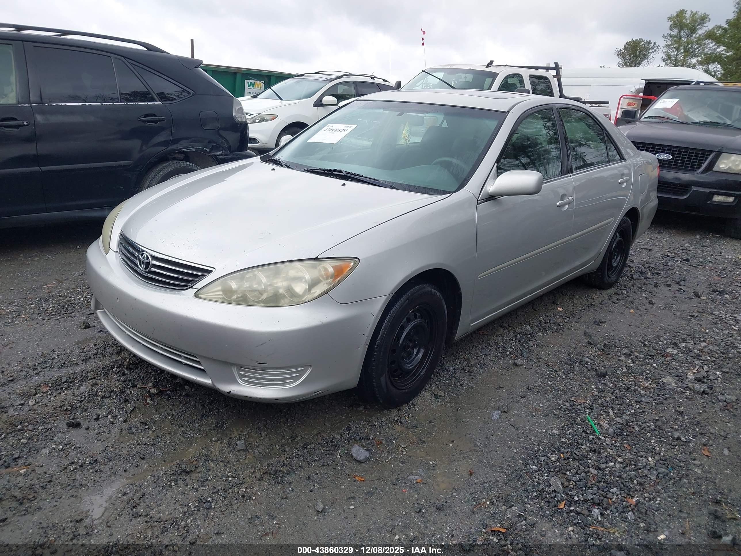 TOYOTA CAMRY image 2