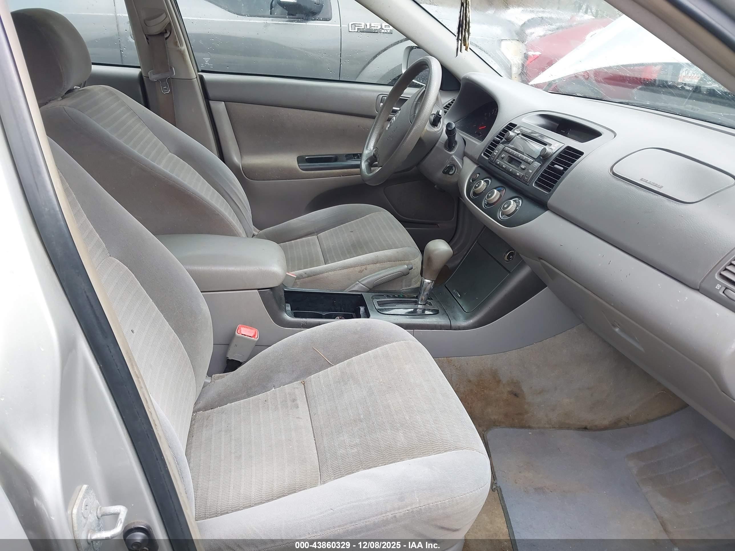 TOYOTA CAMRY image 5