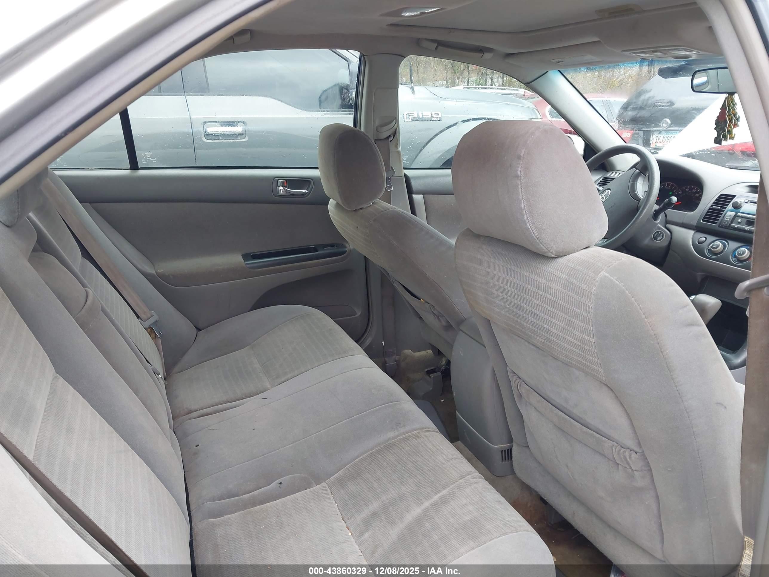TOYOTA CAMRY image 8