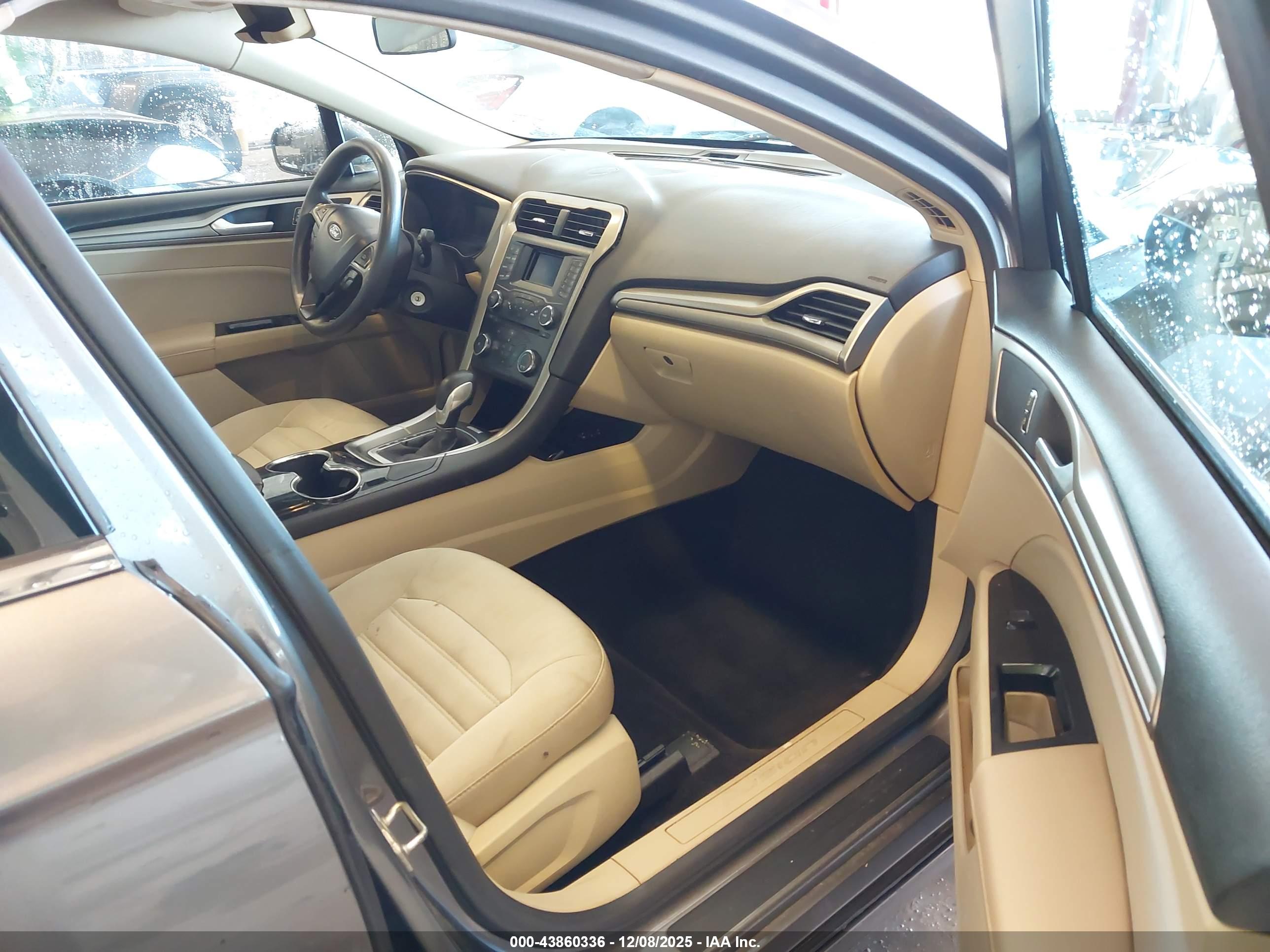 FORD FUSION image 5