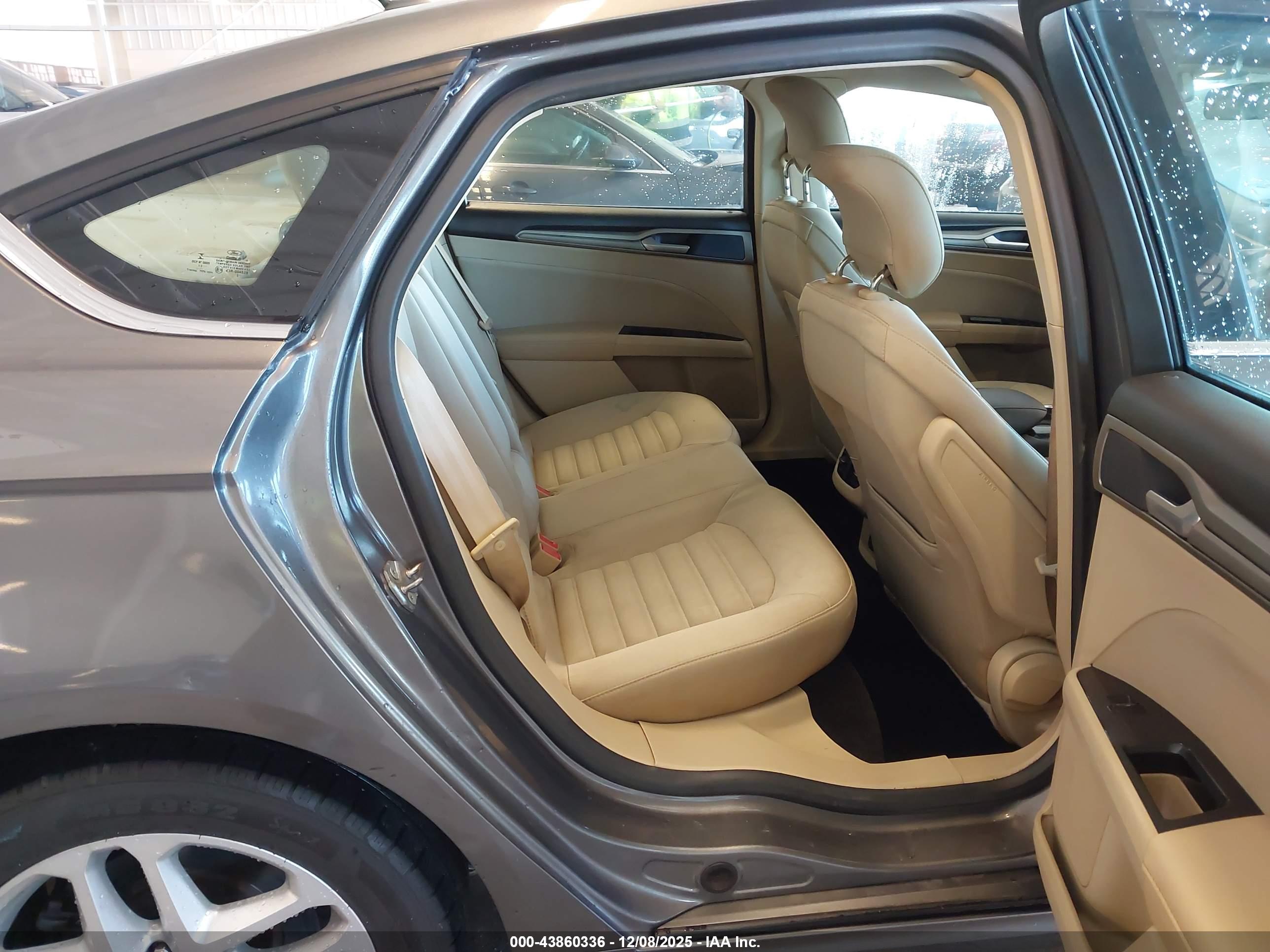 FORD FUSION image 8