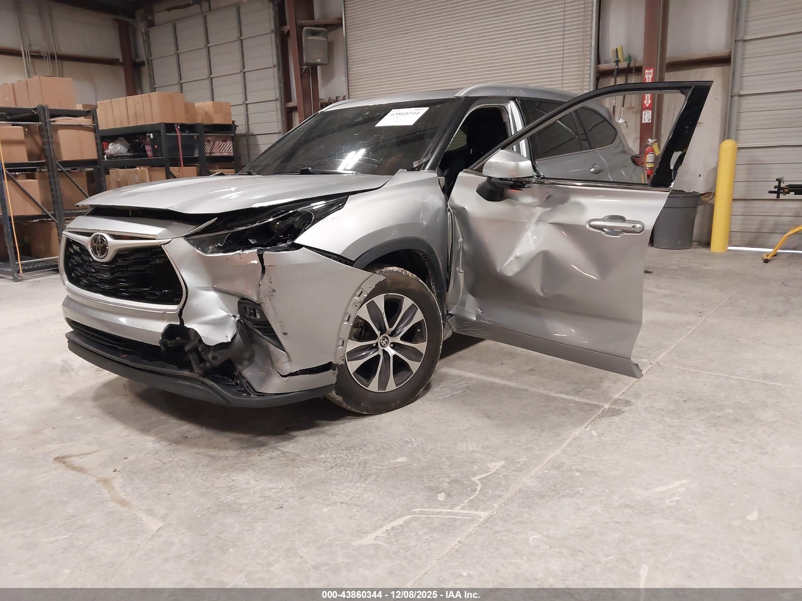 TOYOTA HIGHLANDER image 2