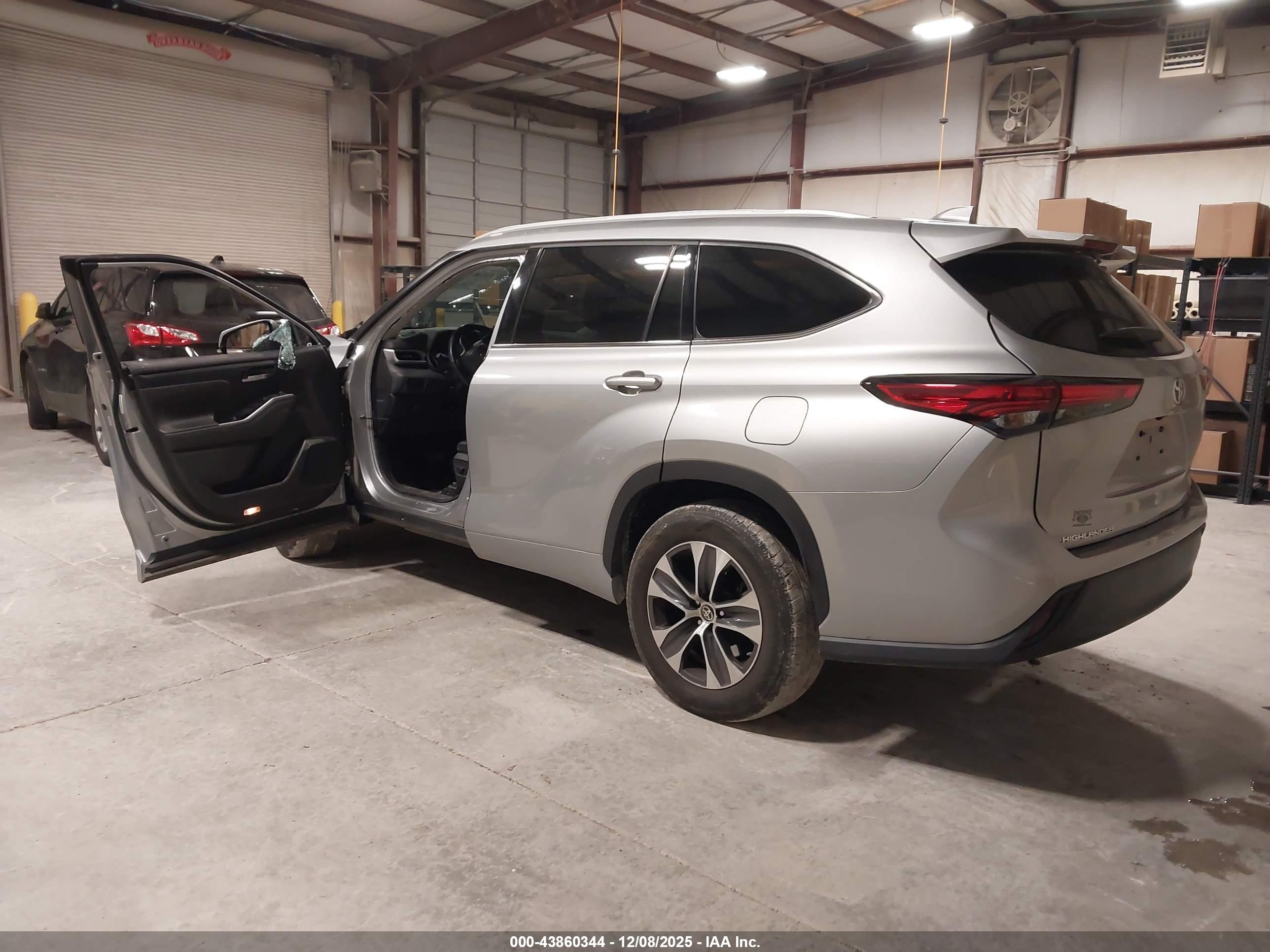 TOYOTA HIGHLANDER image 3