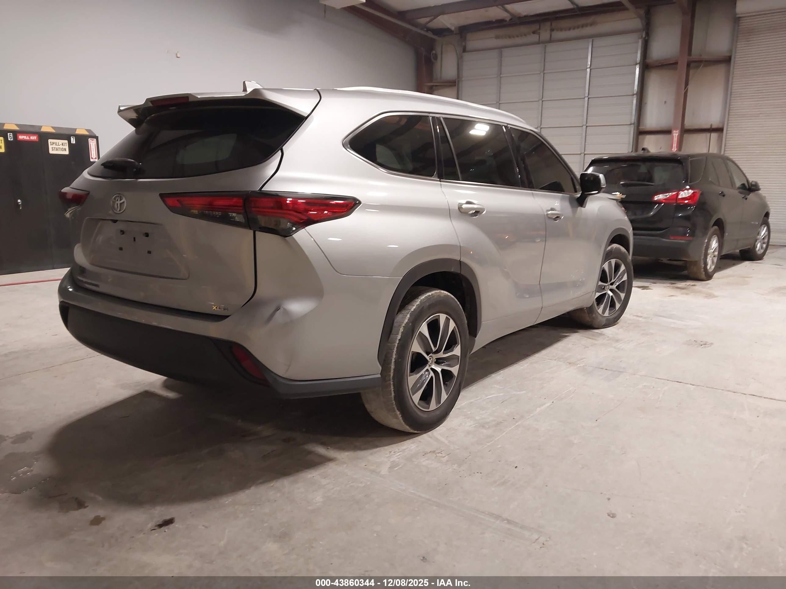 TOYOTA HIGHLANDER image 4