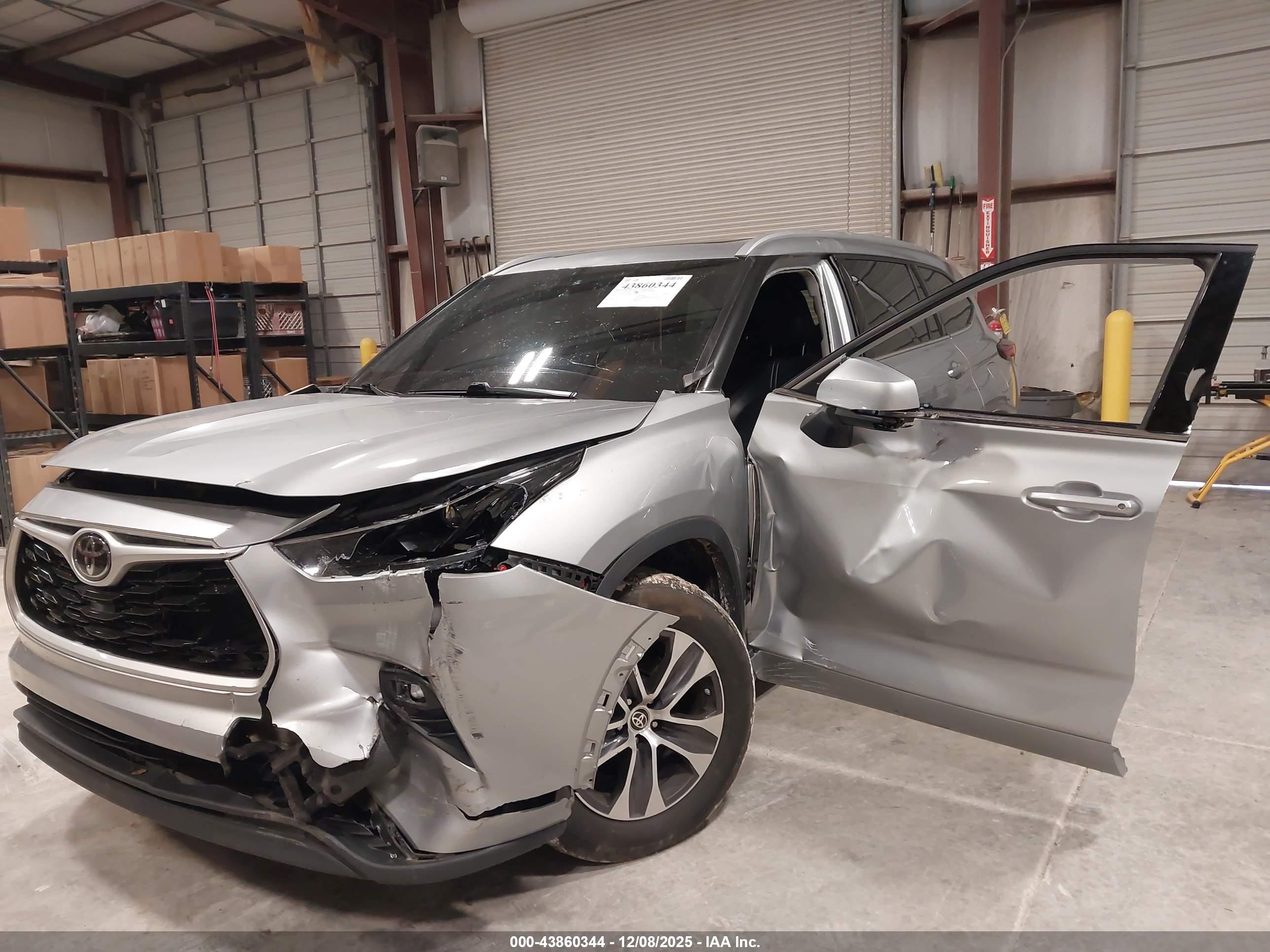 TOYOTA HIGHLANDER image 6