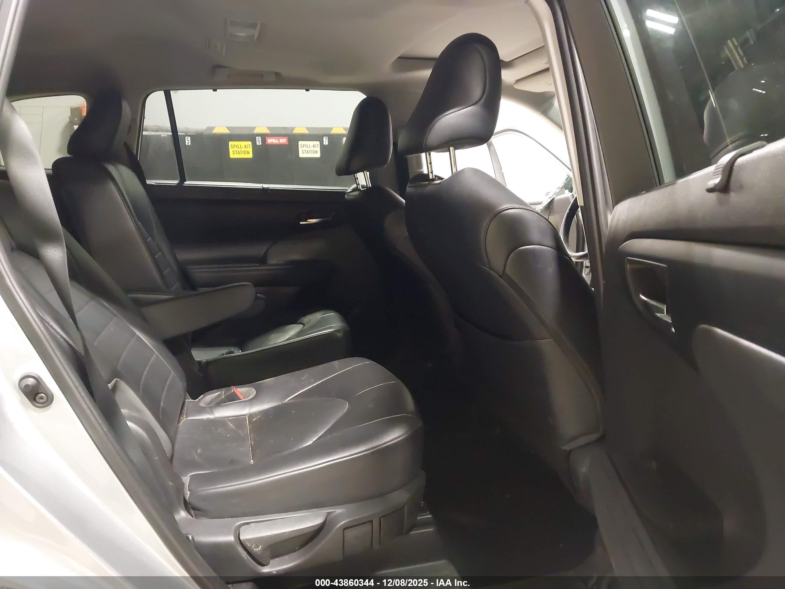 TOYOTA HIGHLANDER image 8
